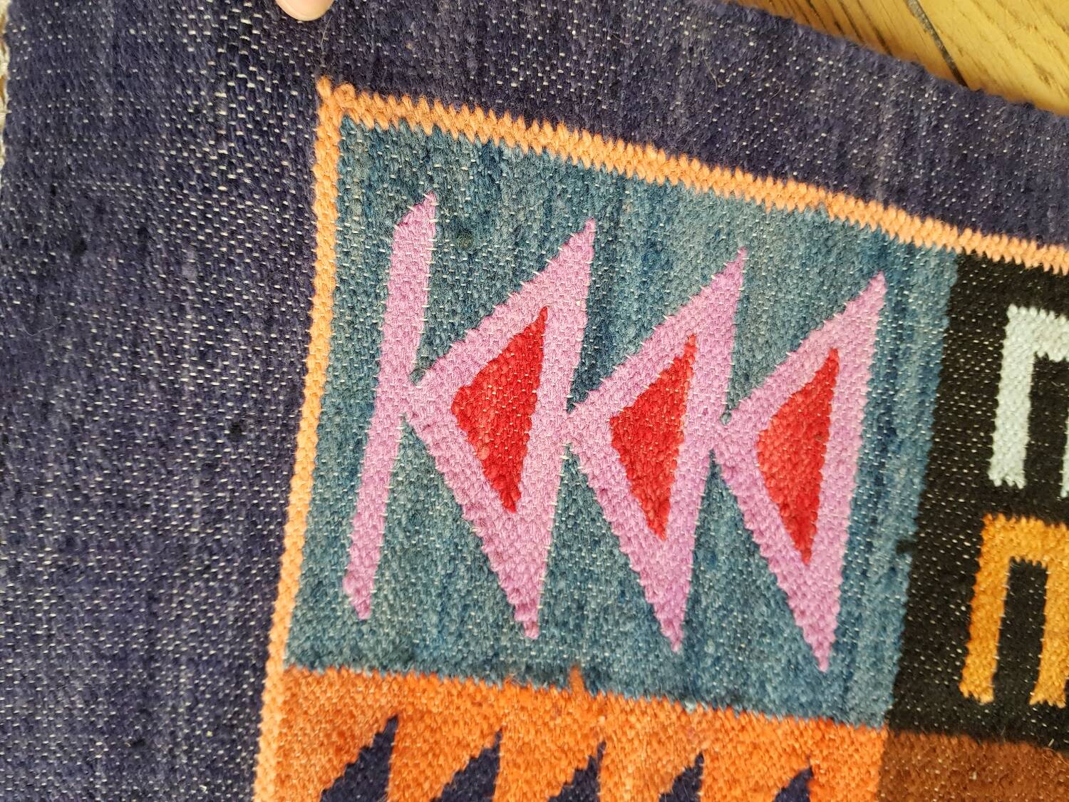 Petit tapis tissé ethnique péruvien