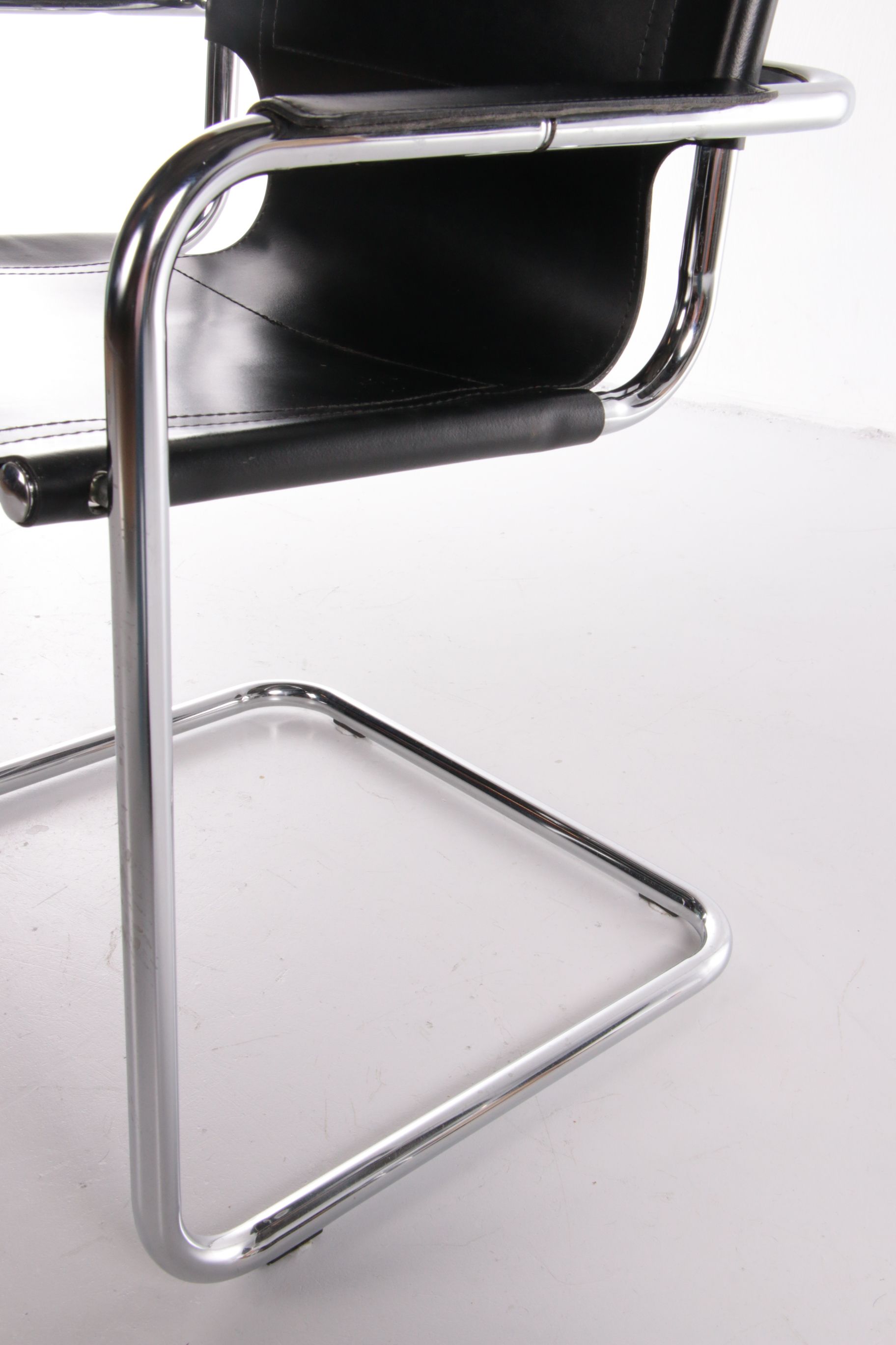 Vintage Set of 6 Tubular frame chairs