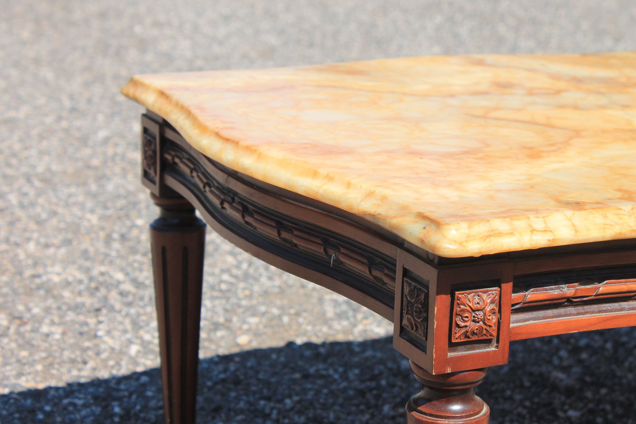 Table basse Louis XVI