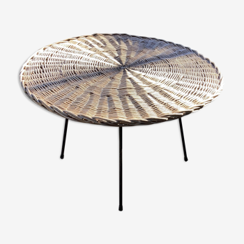 Round coffee table in vintage rattan