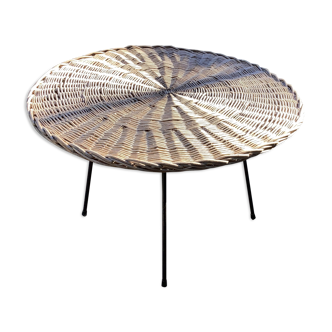Round coffee table in vintage rattan