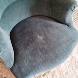 Green velvet toad armchair with fringes