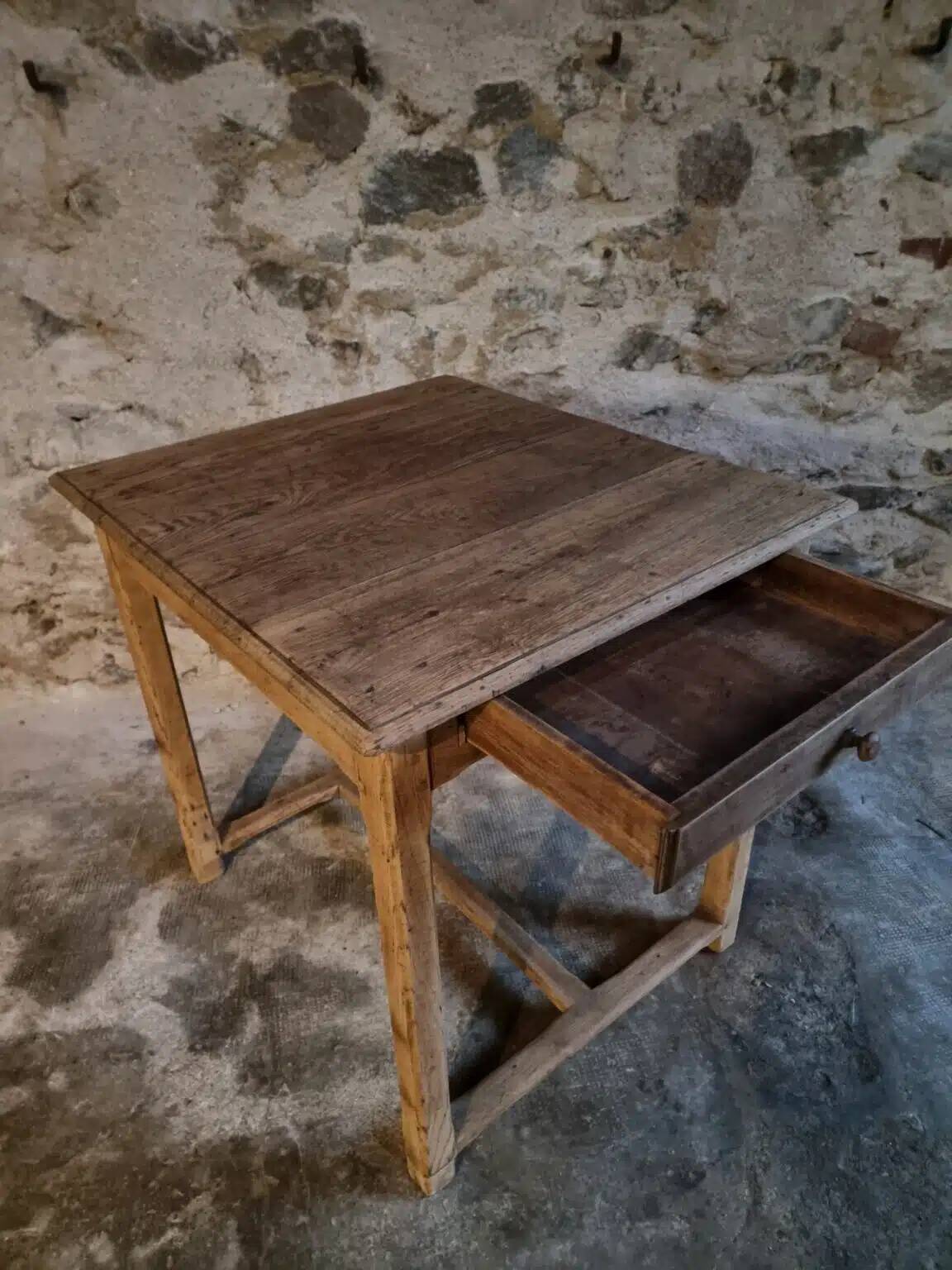Table de ferme française ancienne en chêne avec tiroir latéral