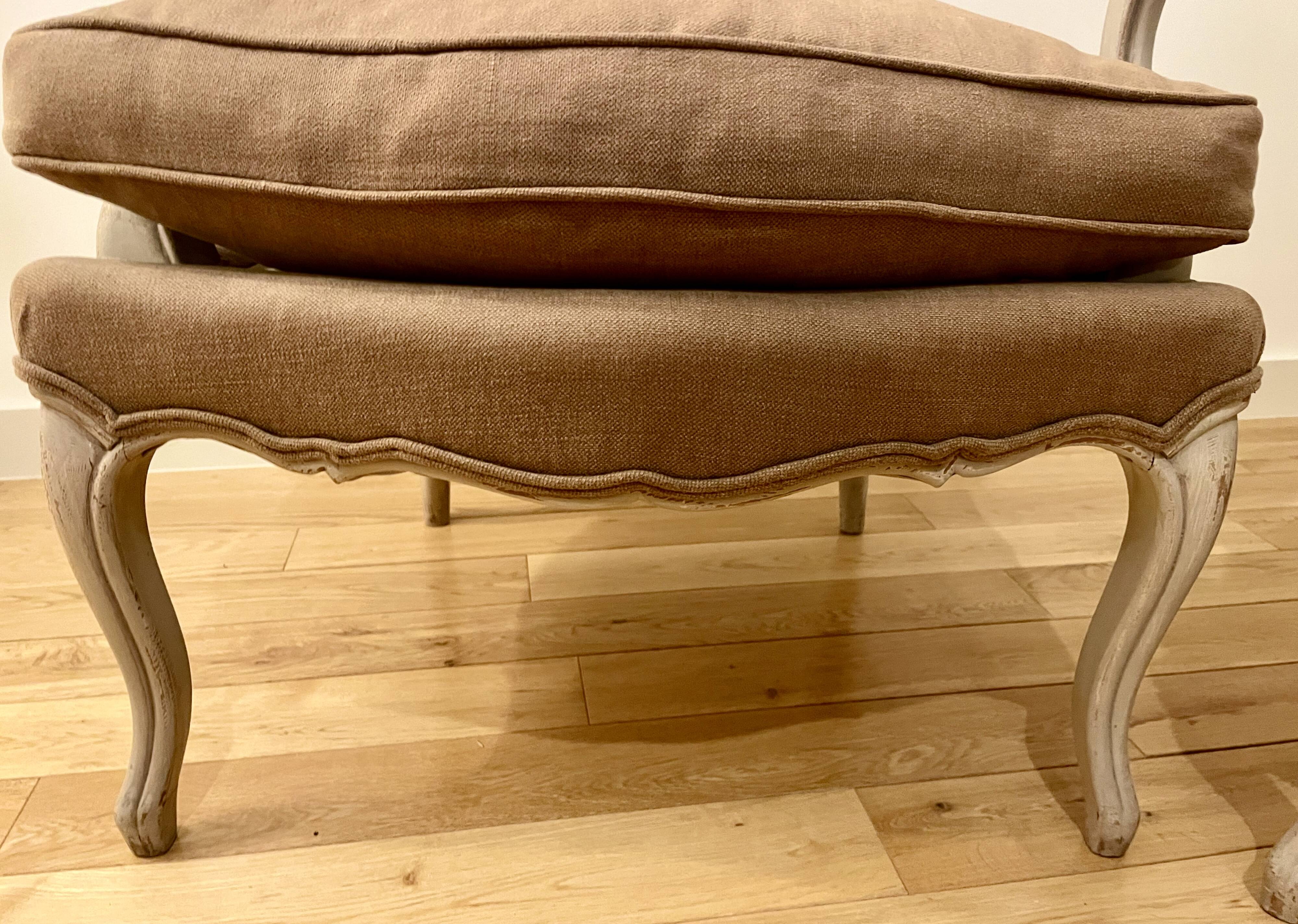 Paire de fauteuils de style Louis XV