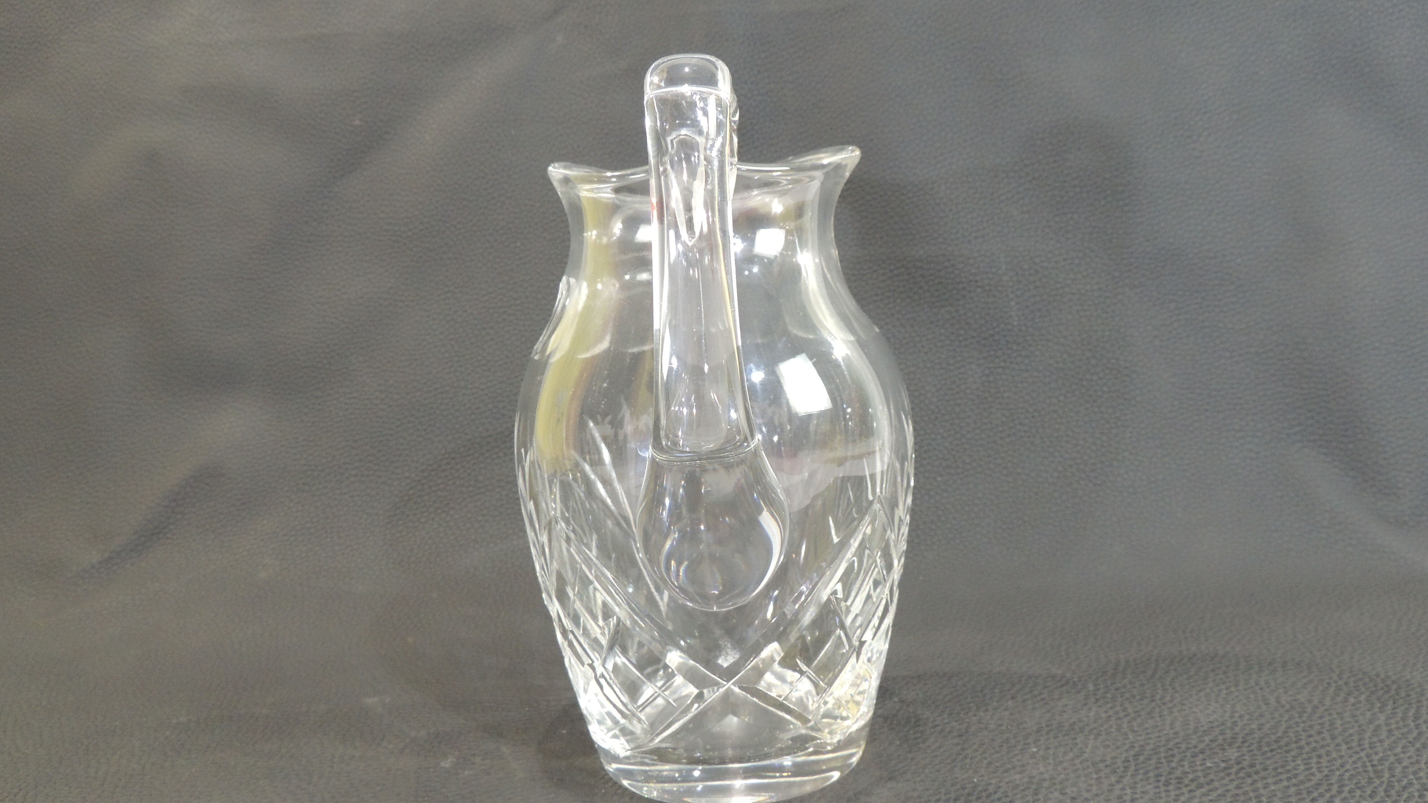 Pichet à eau en cristal de Saint Louis signé