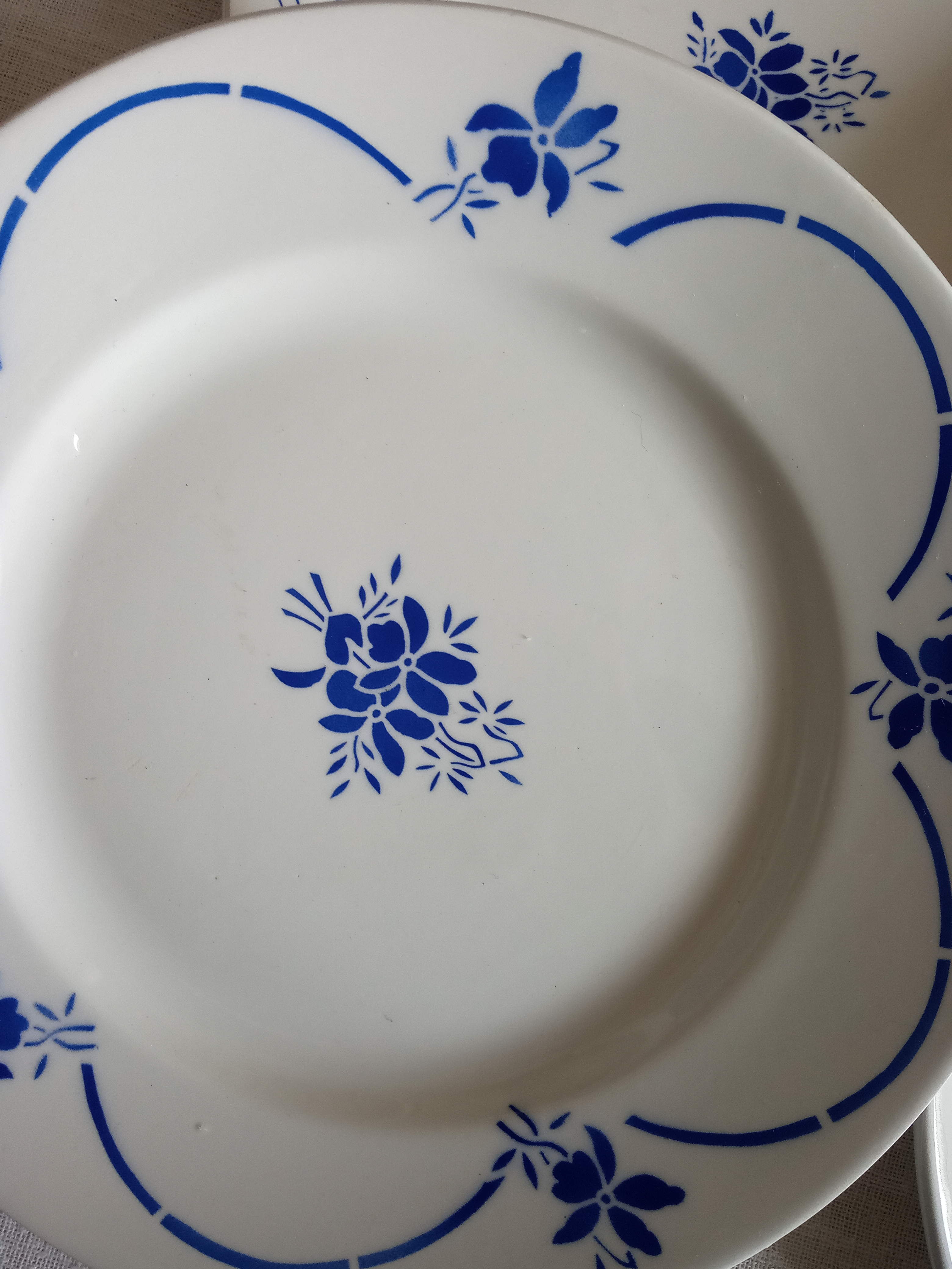 6 old flat plates, blue flower decoration, iron earth