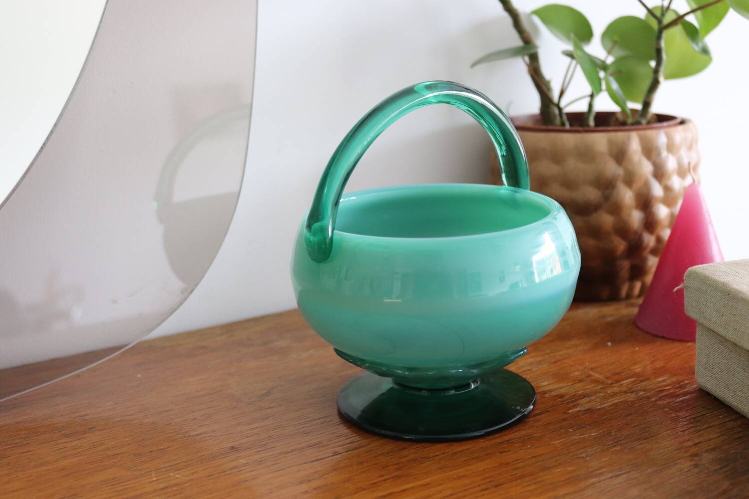 Empty pocket basket in two-tone murano glass