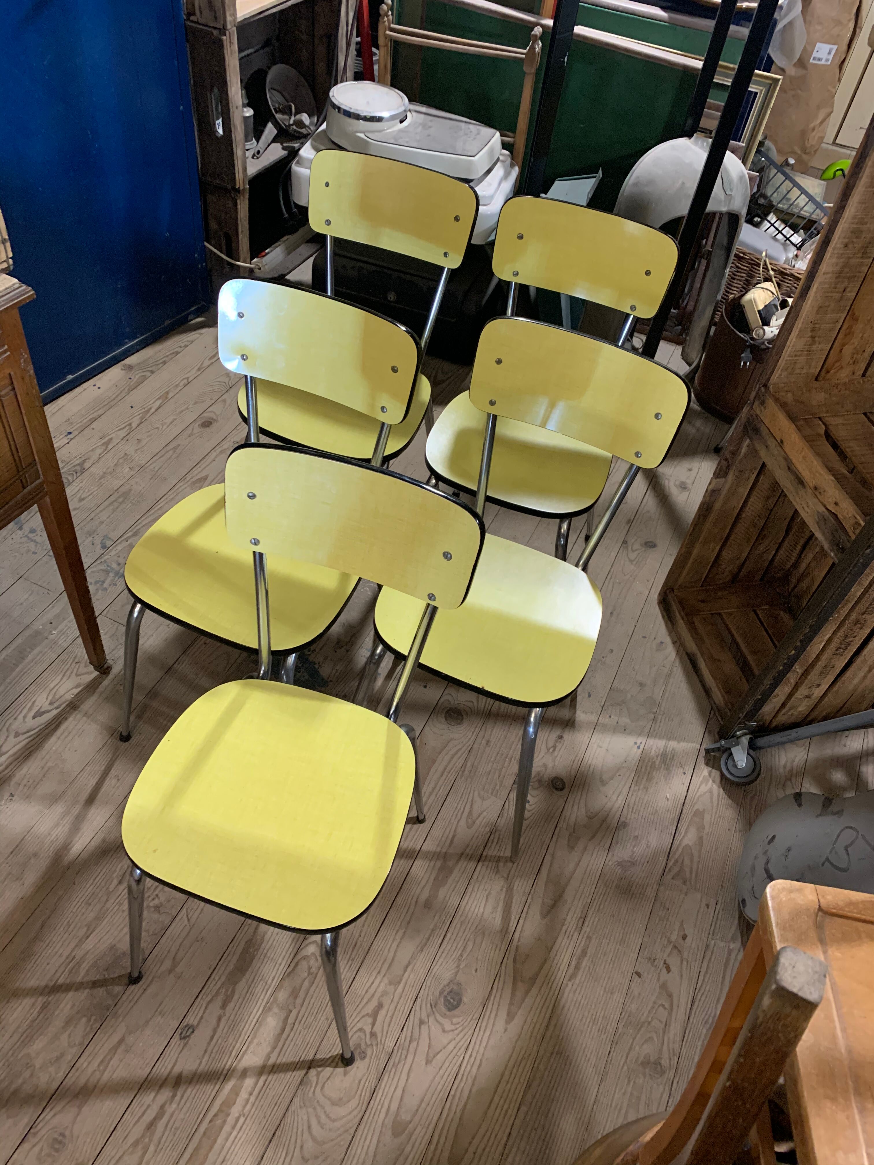 Lot de 5 chaises formica jaune 1960