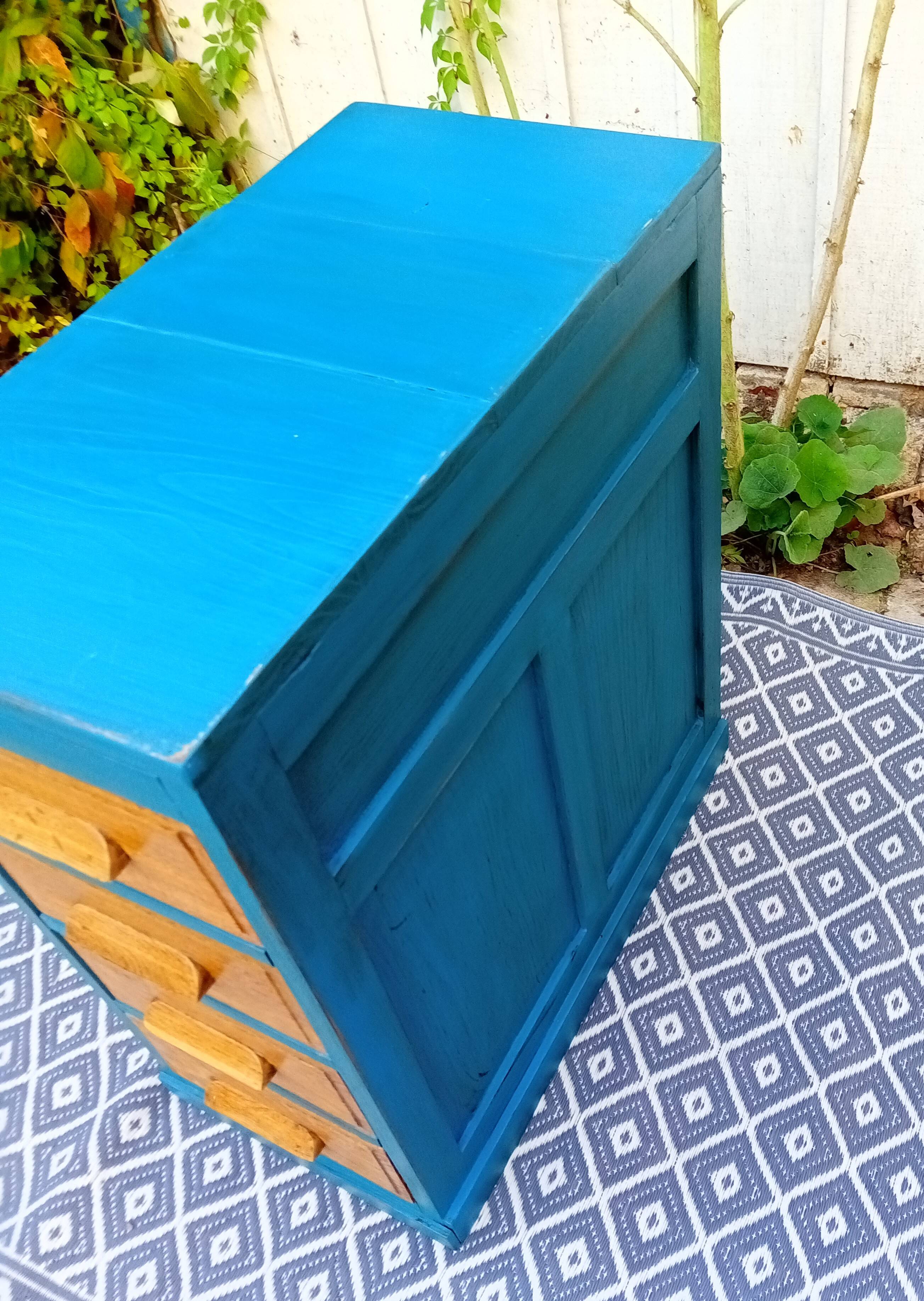Meuble à tiroirs