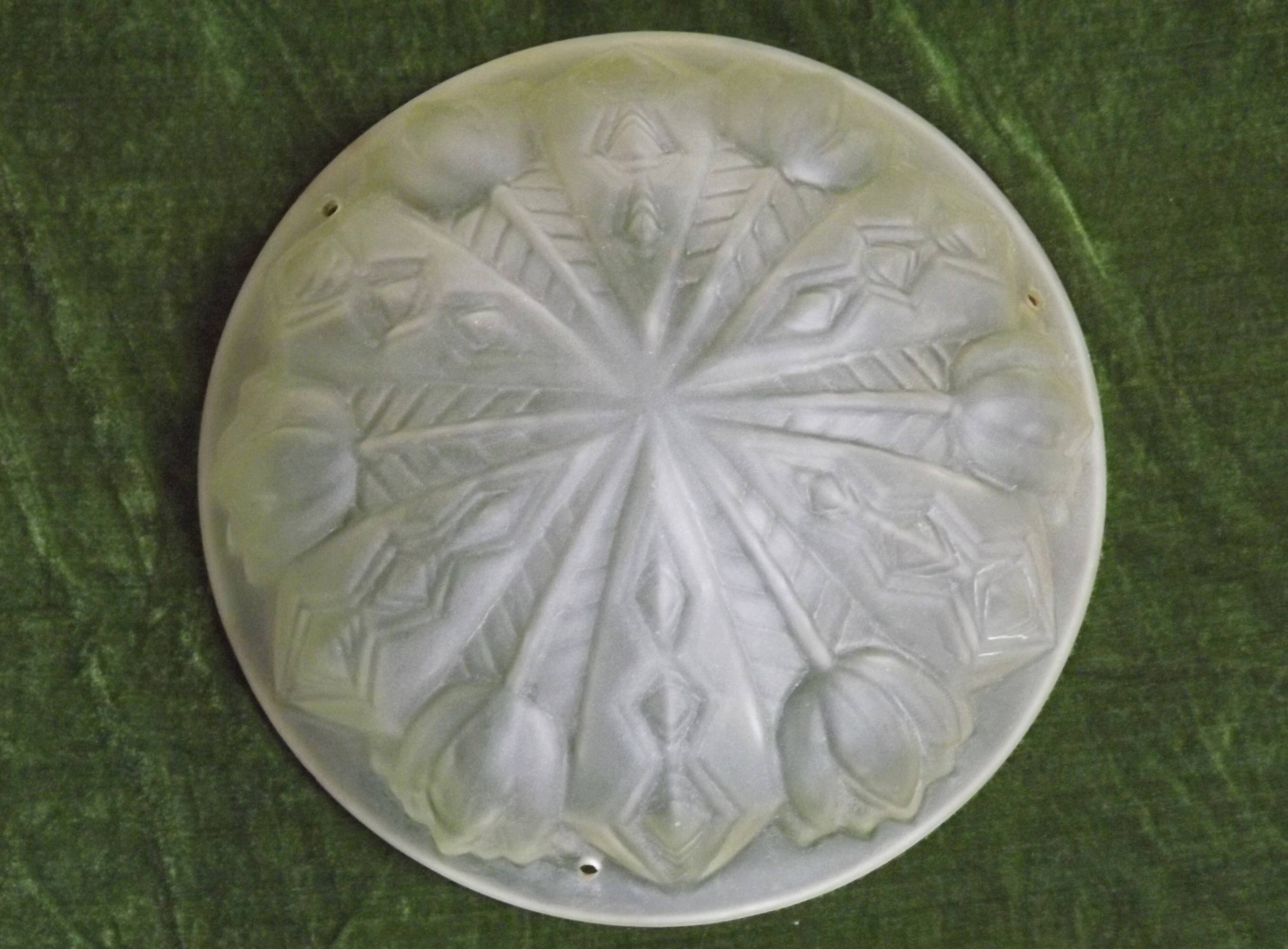 French Art Deco White Pâte de Verre Platform with Abstract Tulip Design 5145