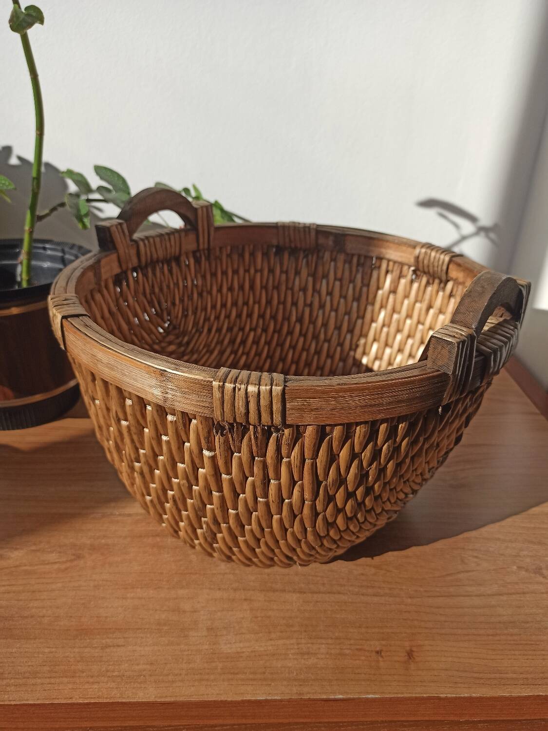 Vintage woven rattan basket - Traditional Asian wickerwork