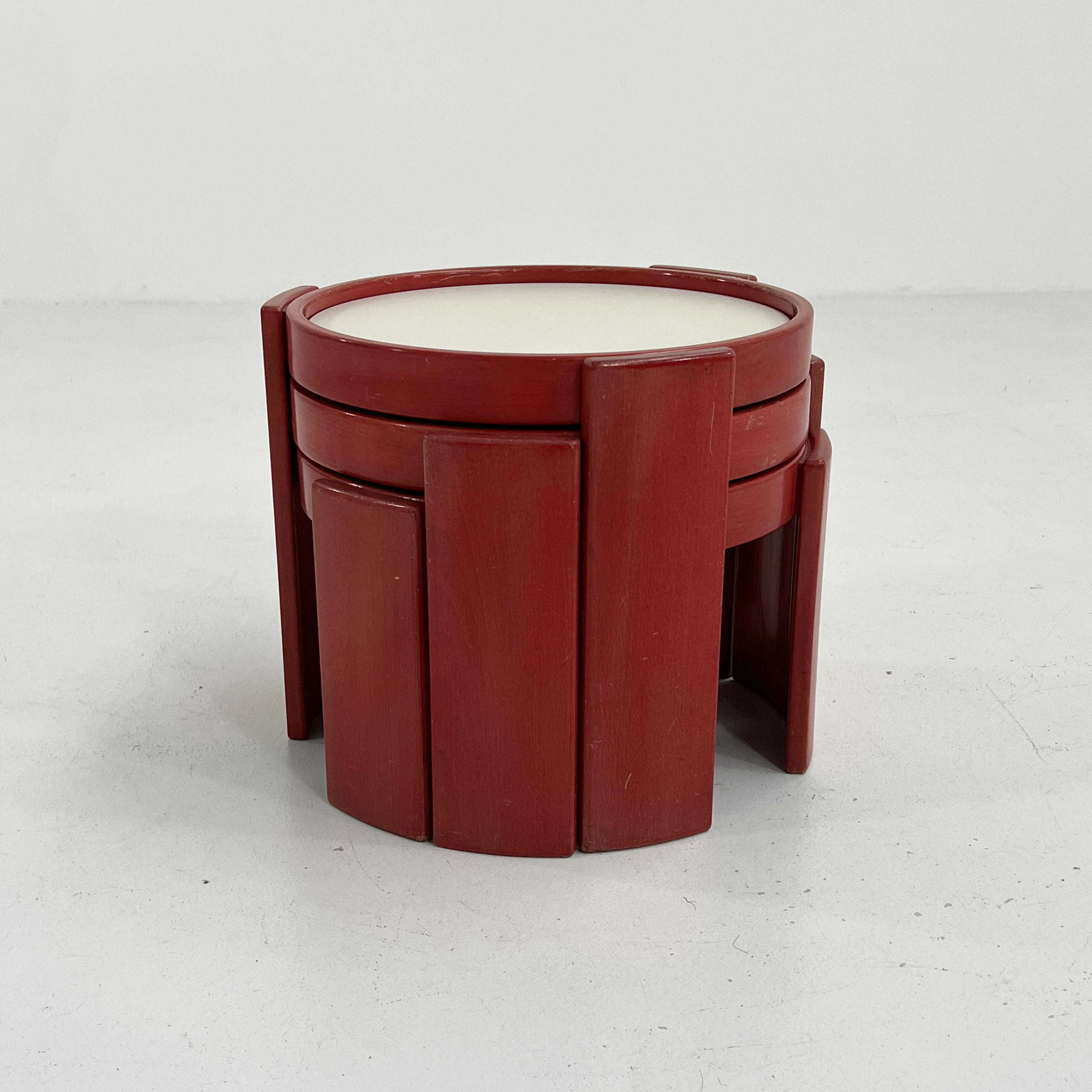 Set of 3 red nesting tables by Gianfranco Frattini for Cassina, 1970
