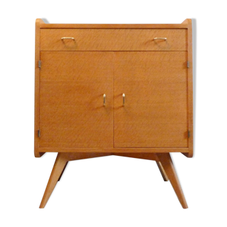 Dresser compass feet