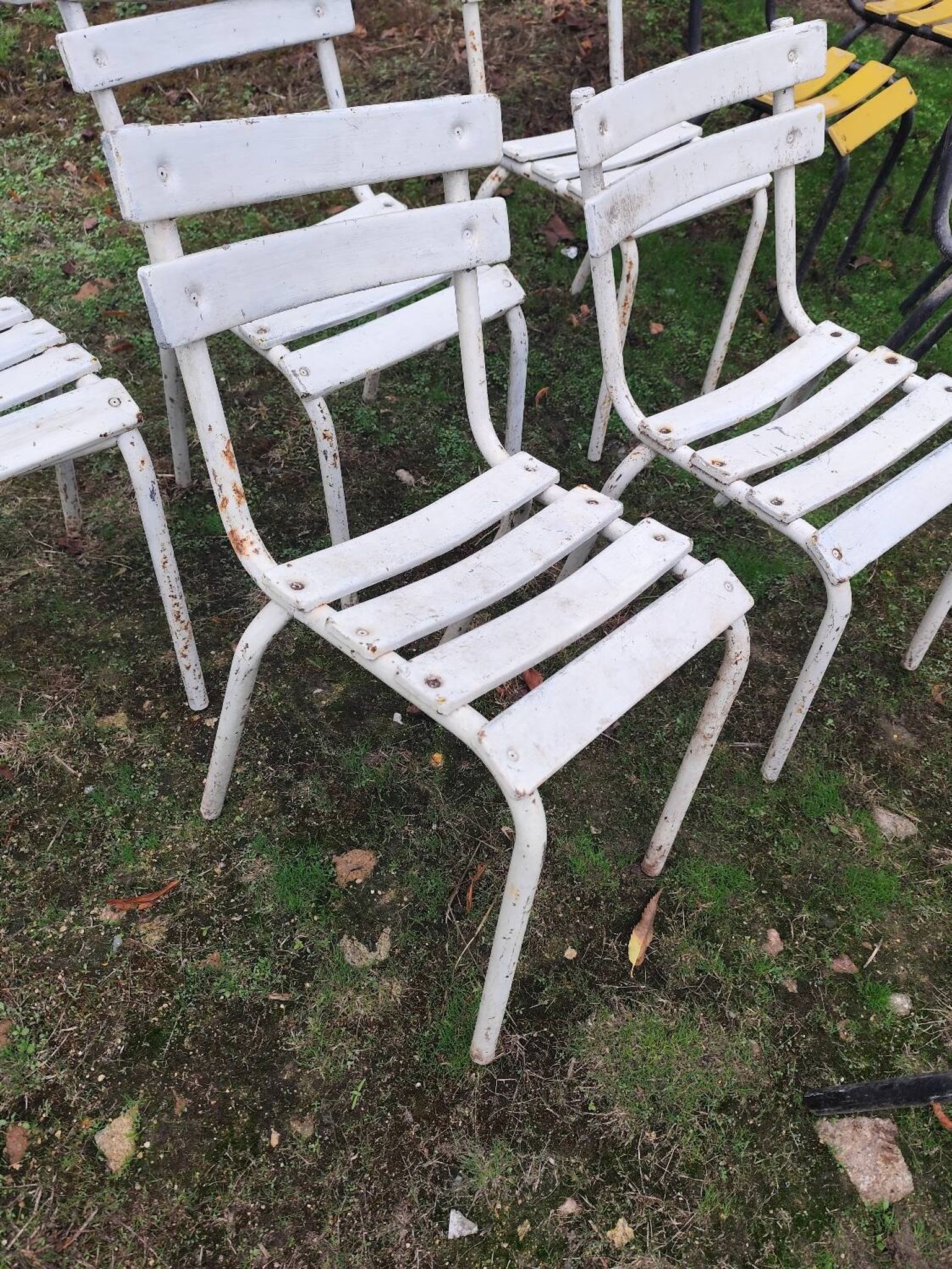 Set of 13 garden chairs made of iron slats and tubes