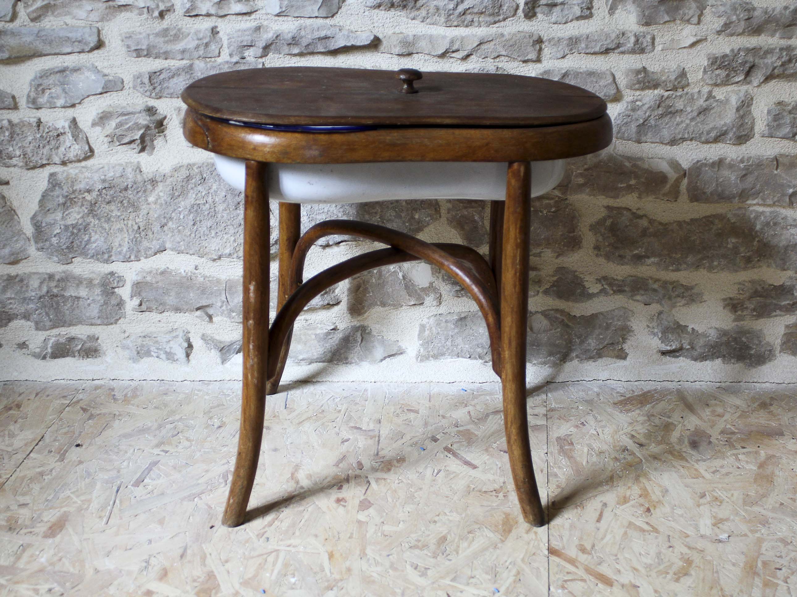 Bidet en bois courbé et métal émaillé