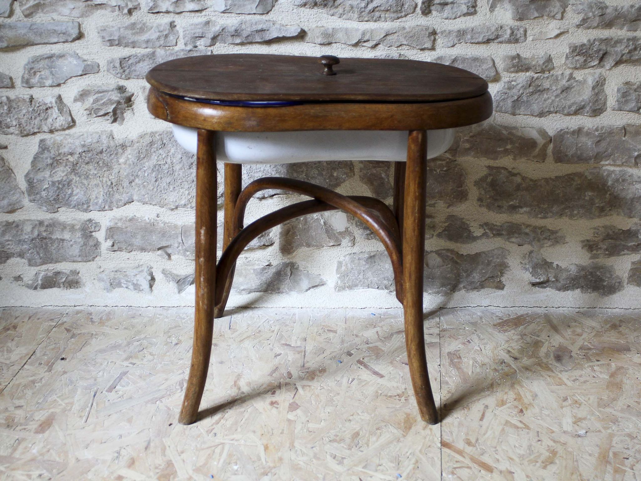 Bidet en bois courbé et métal émaillé
