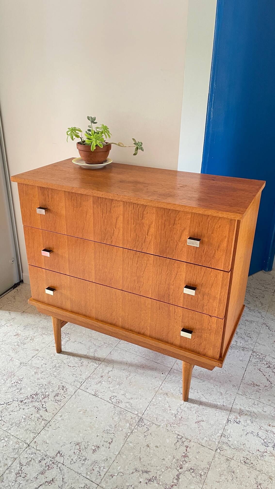 Vintage design geometric chest