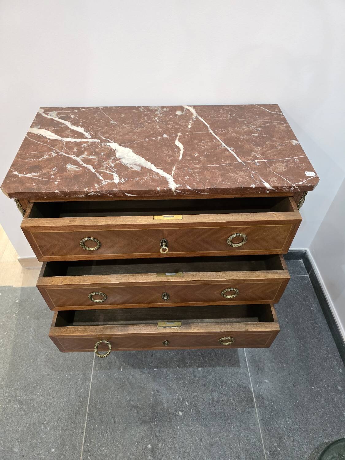 Commode style transitoire en marqueterie