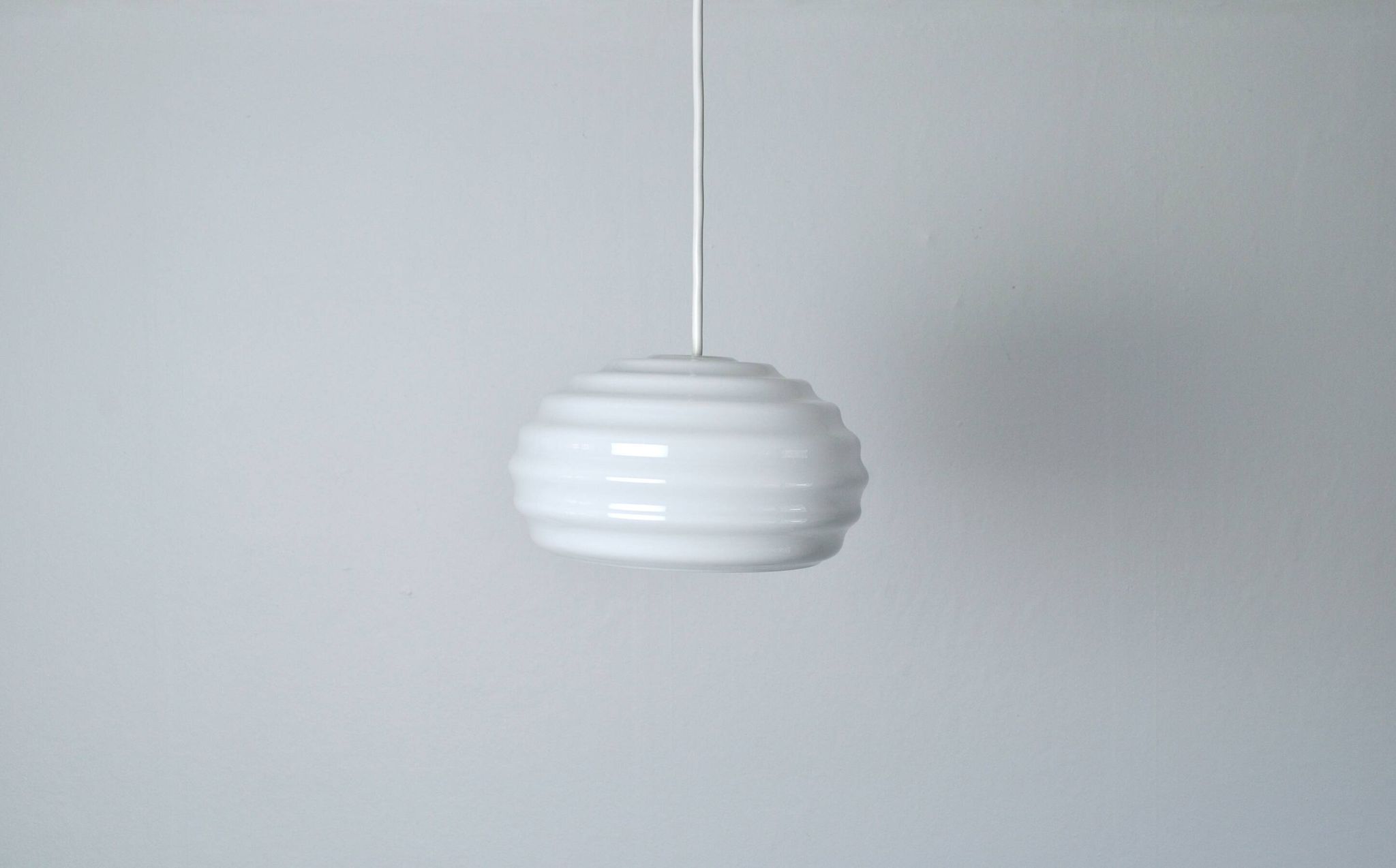 Suspension "New Wave" en verre opale Verner Panton pour Holmegaard, 1984