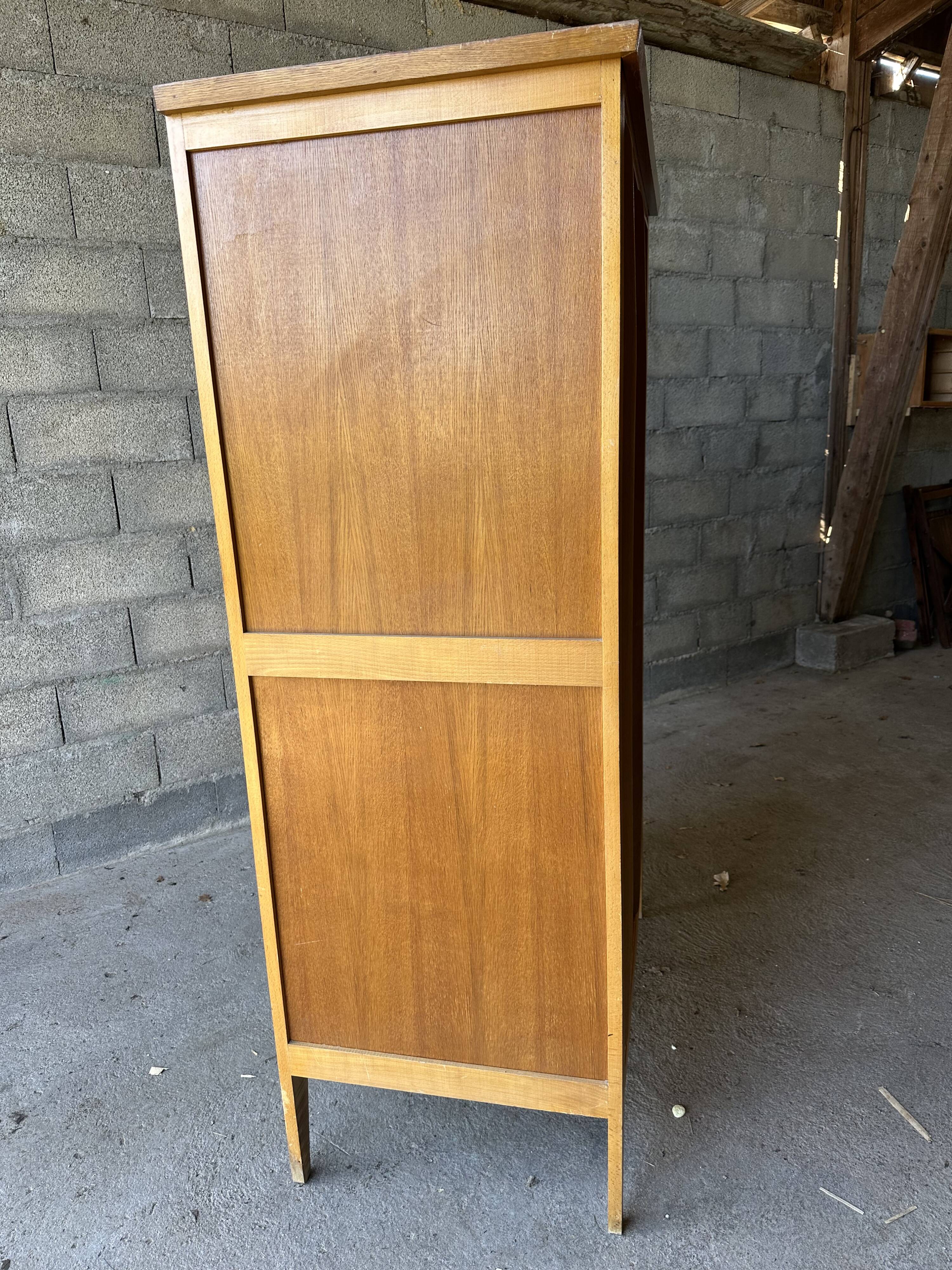 Wardrobe foot compass