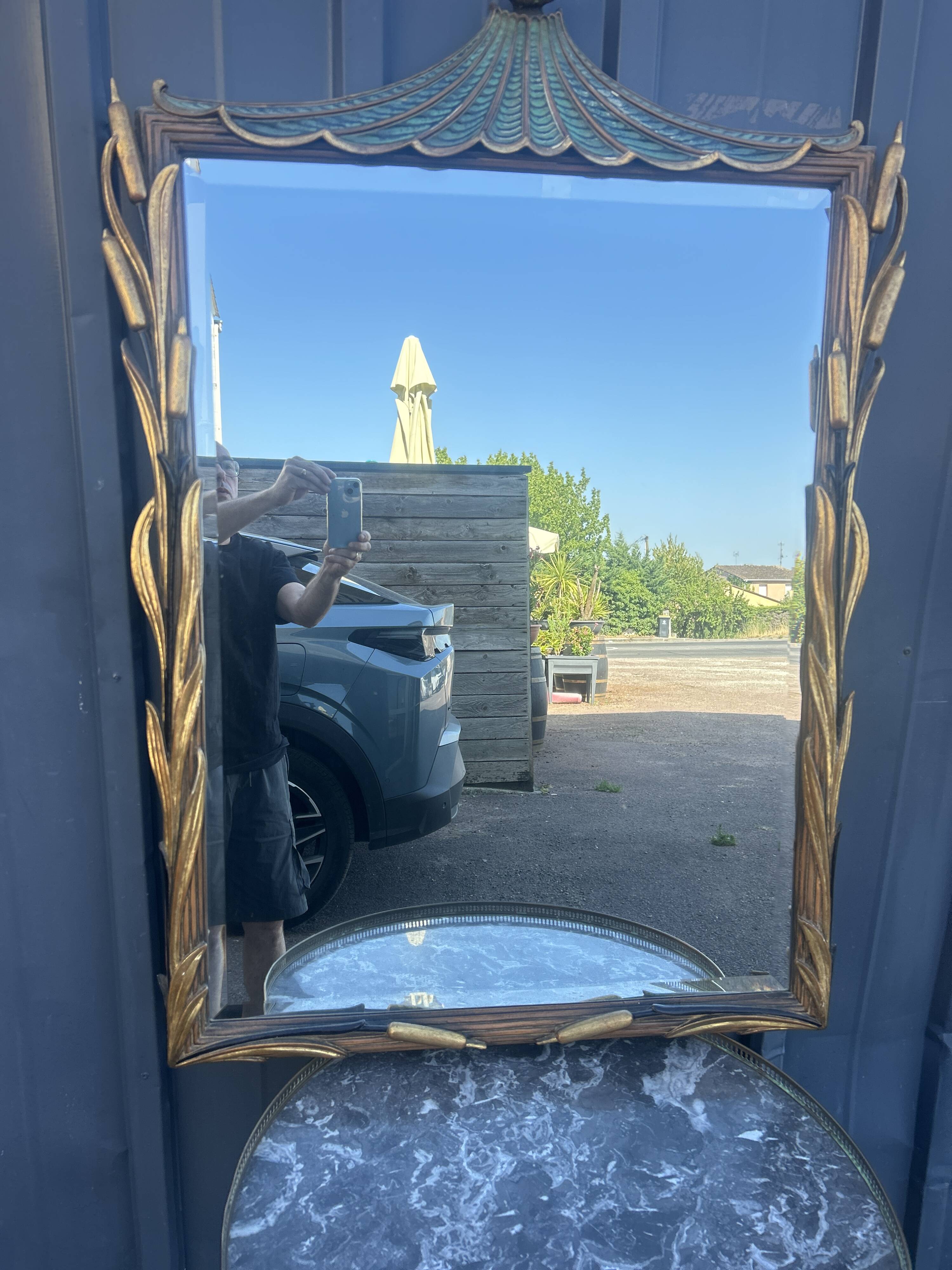 Miroir en bois sculpté aux joncs et à la pagode