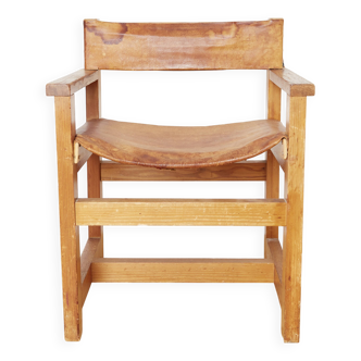 Chaise avec accoudoirs en pin massif et cuir de selle de Biosca
