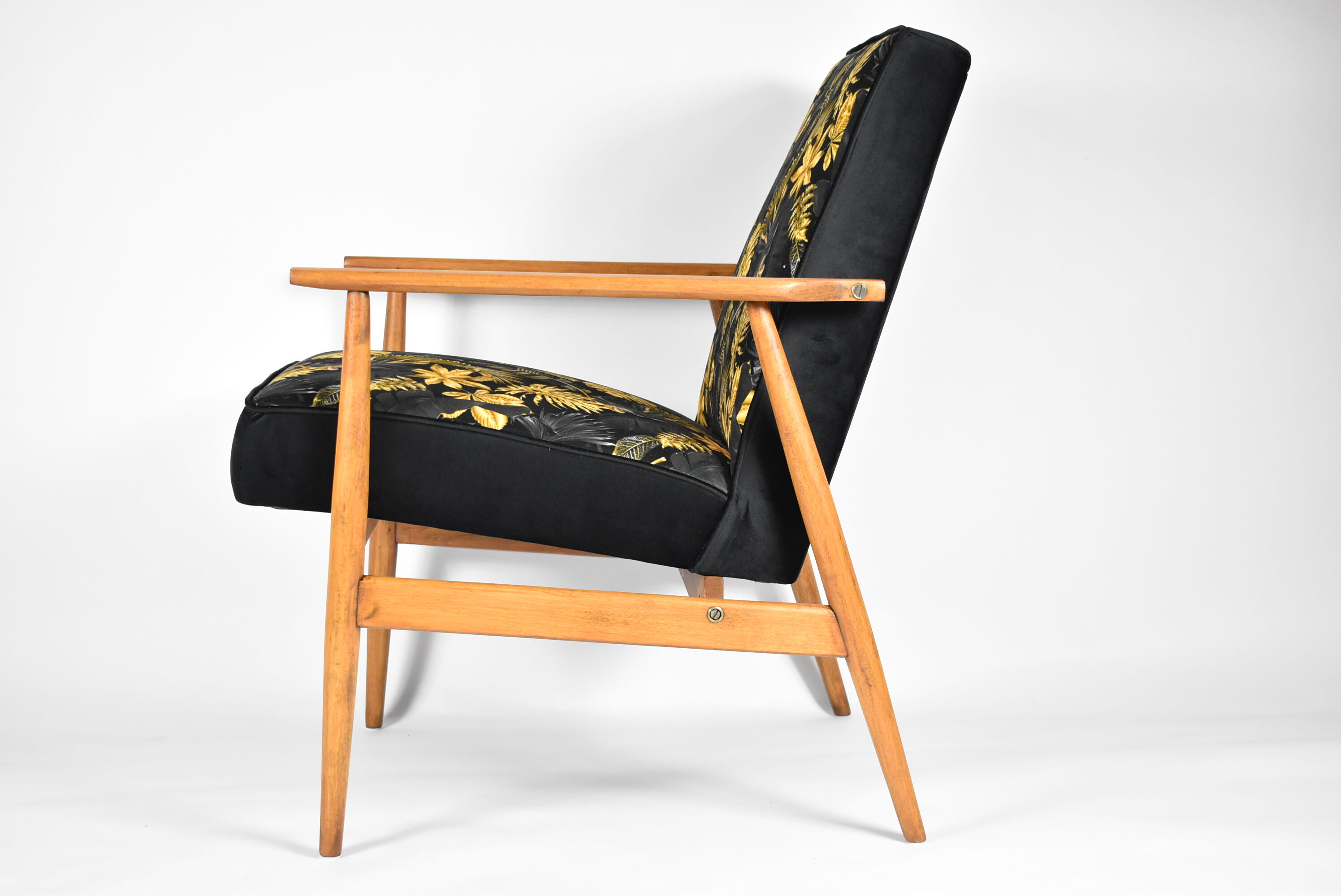 Armchair "Fox" designed by Henryk Lis 1970
