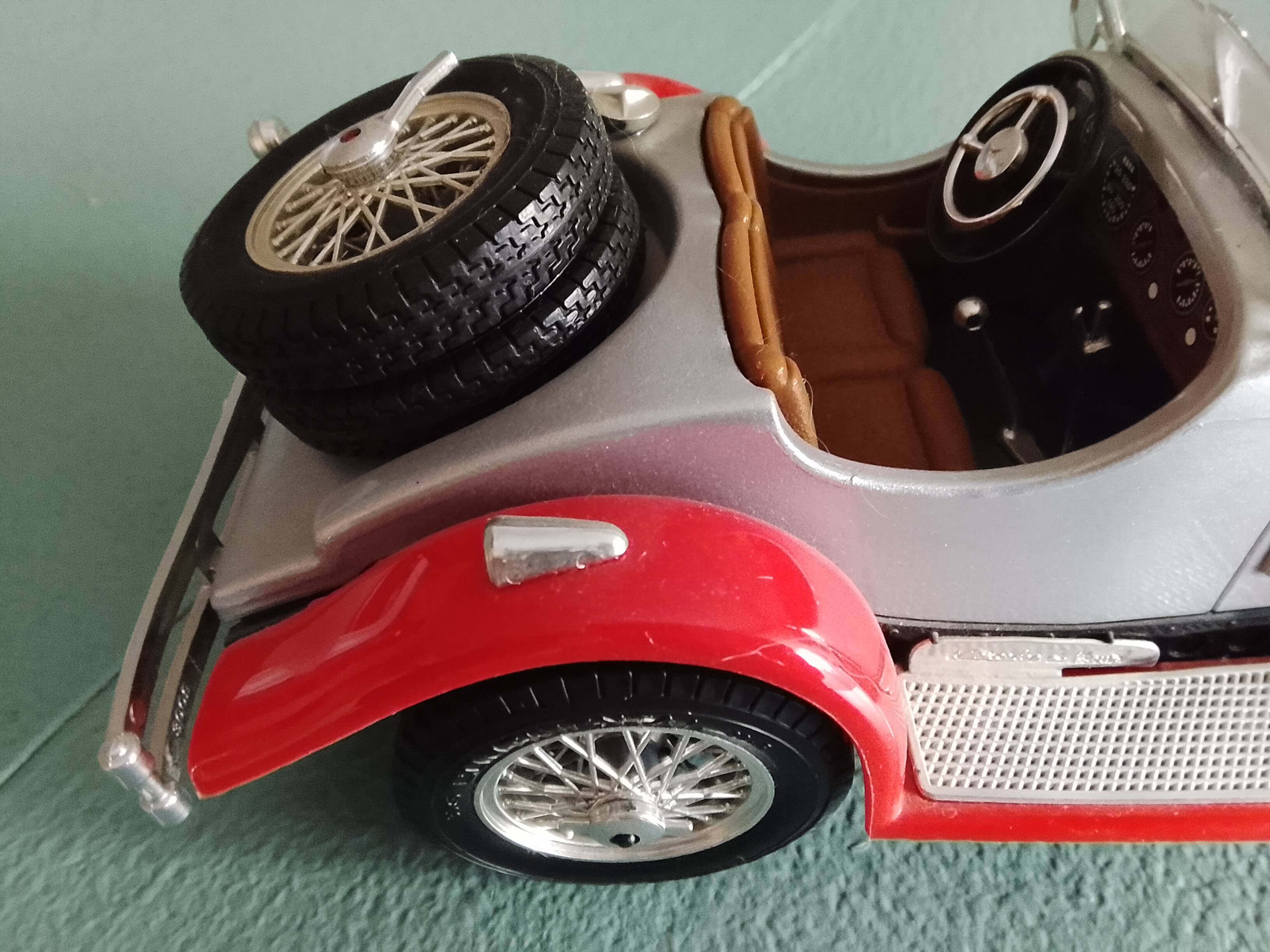 Miniature Mercedes-Benz in 1/18 scale