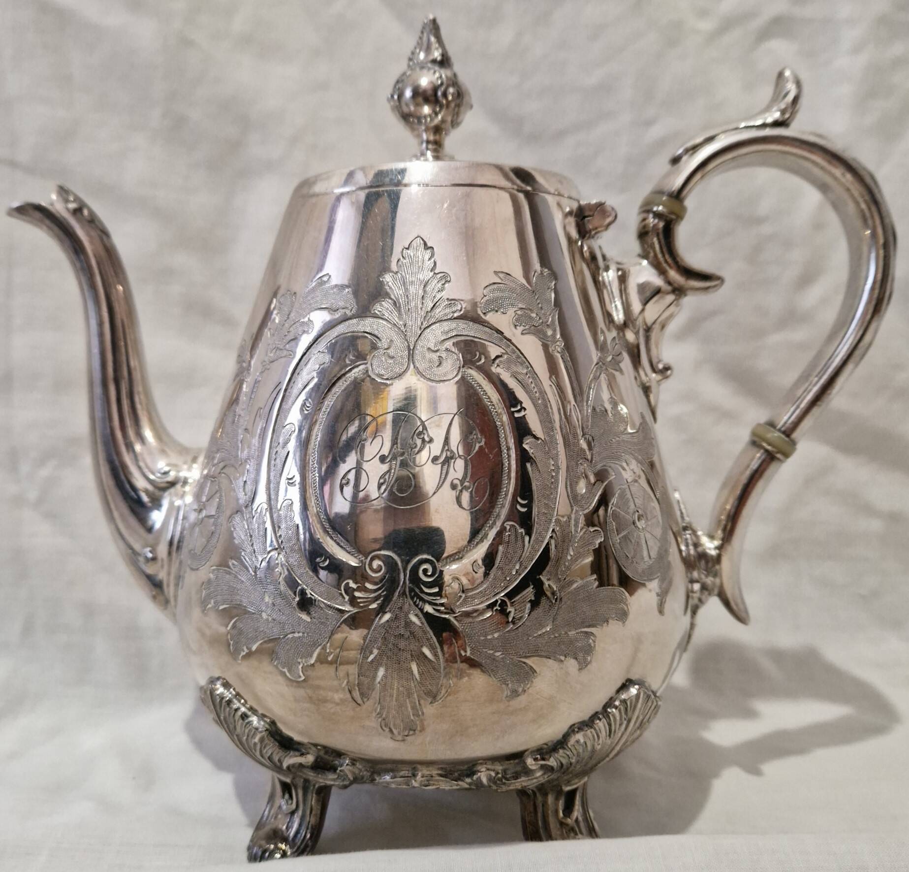 Napoleon III teapot in silver-plated metal – 19th century – Rococo decoration