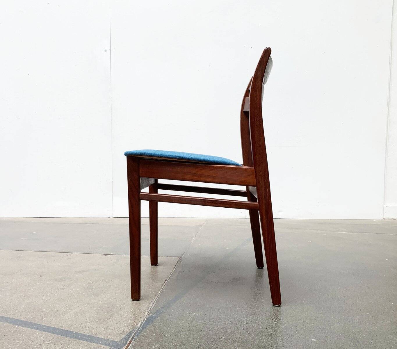 Mid-century walnut dining chairs, 1960s, set of 6.