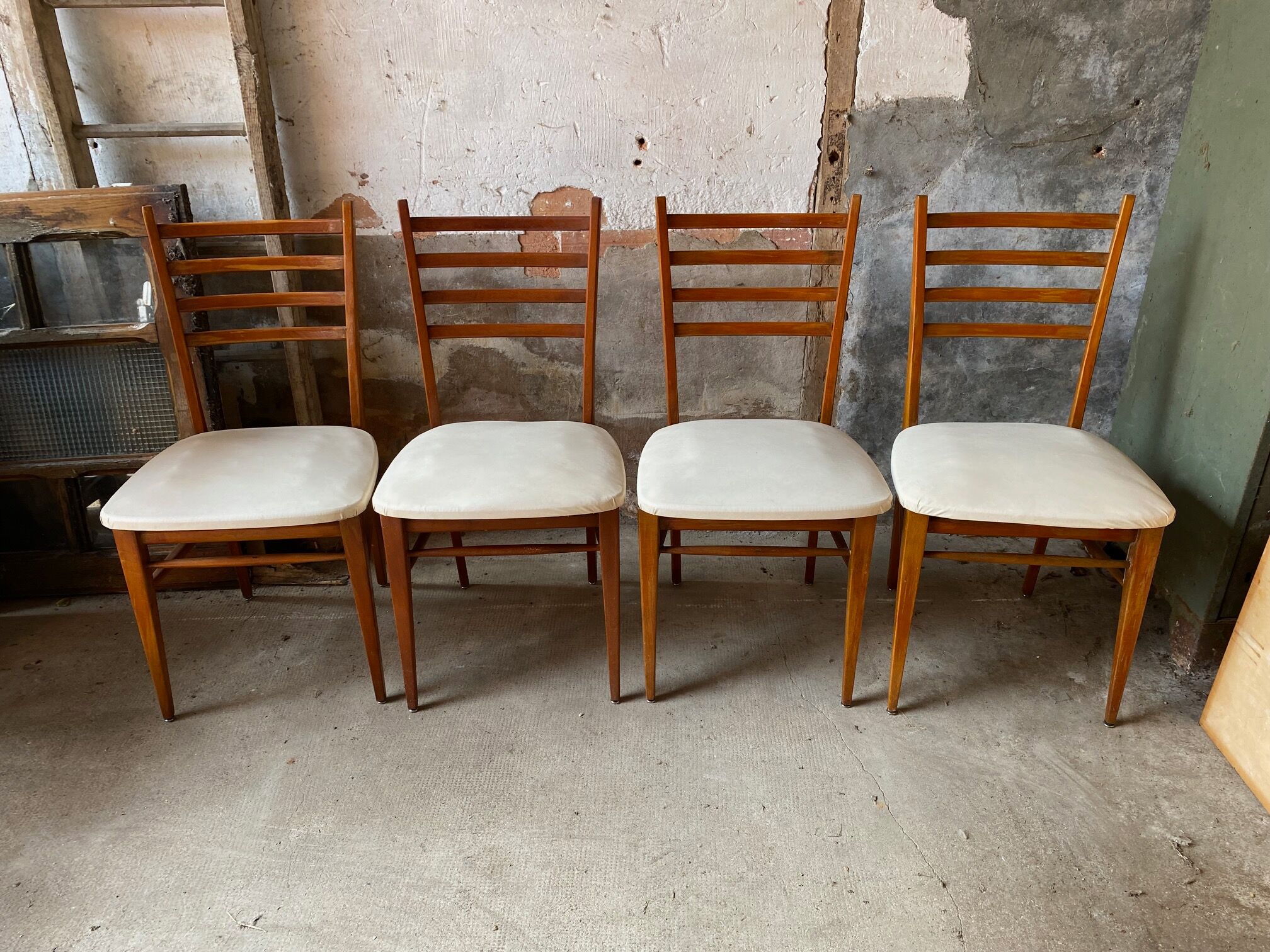 Set of 4 vintage an50 Scandinavian white chairs