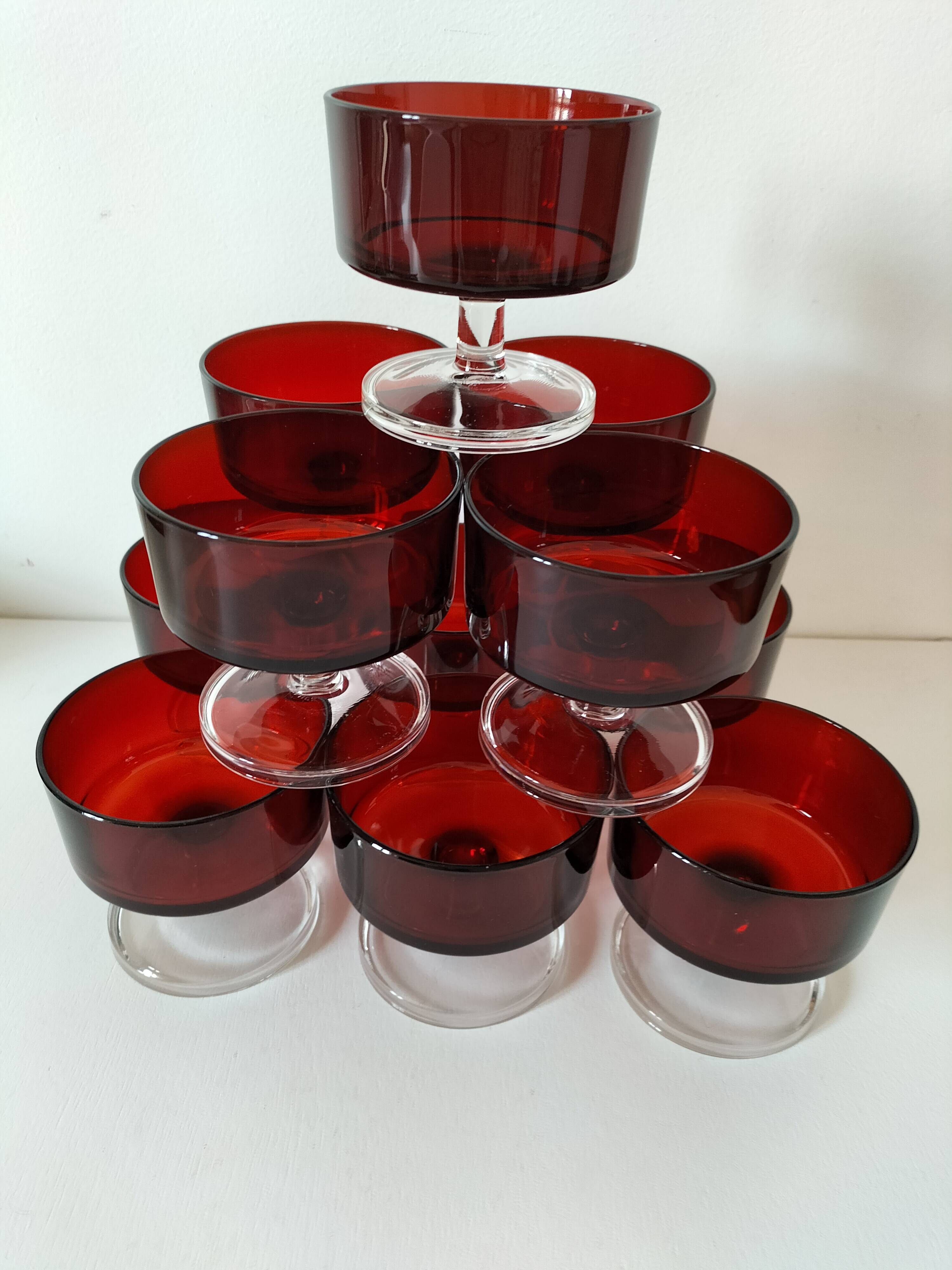 Ensemble 11 verres teinte rubis années 70