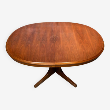 Table style Baumann en bois avec rallonges.