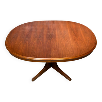 Table style Baumann en bois avec rallonges.