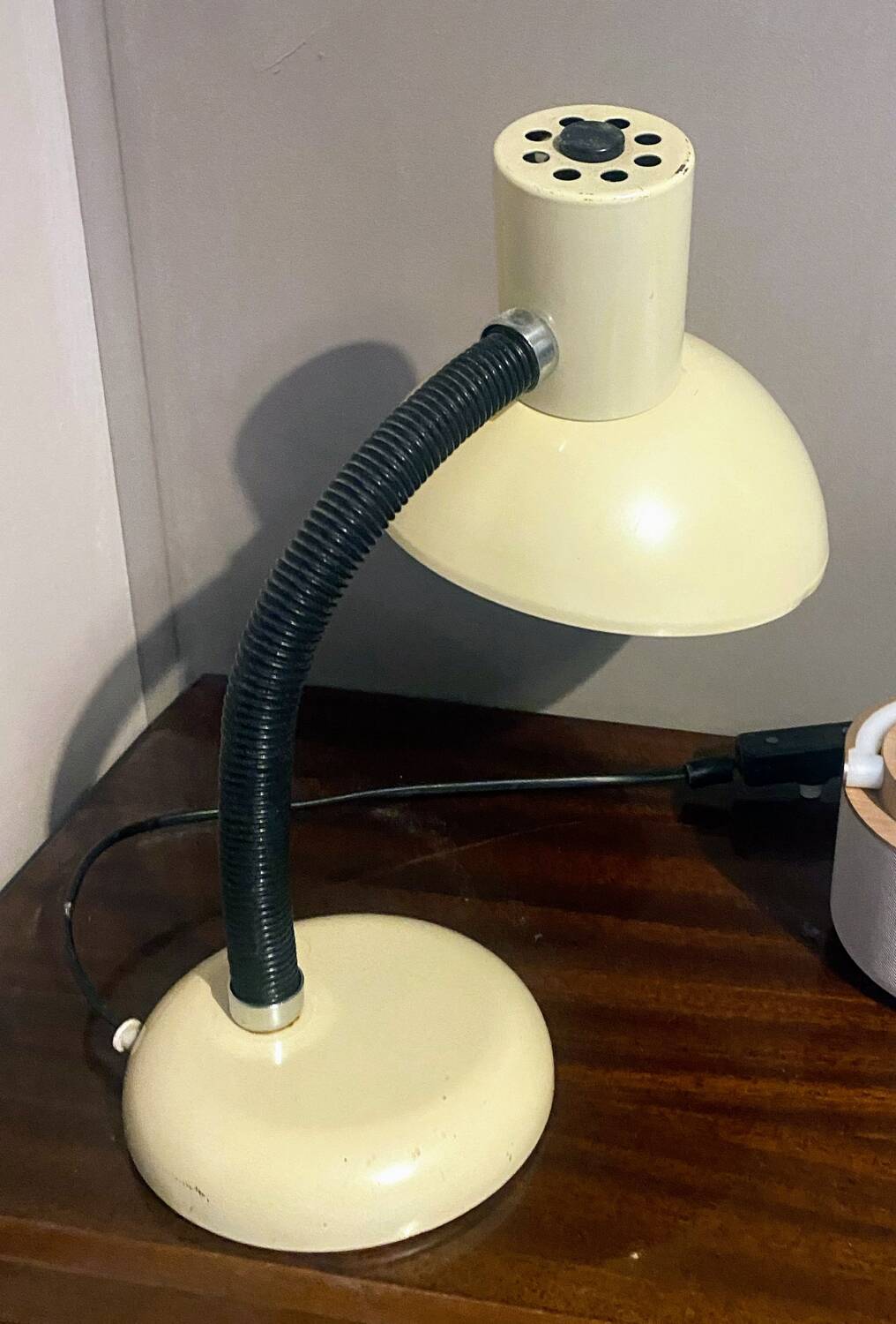Beige metal desk lamp