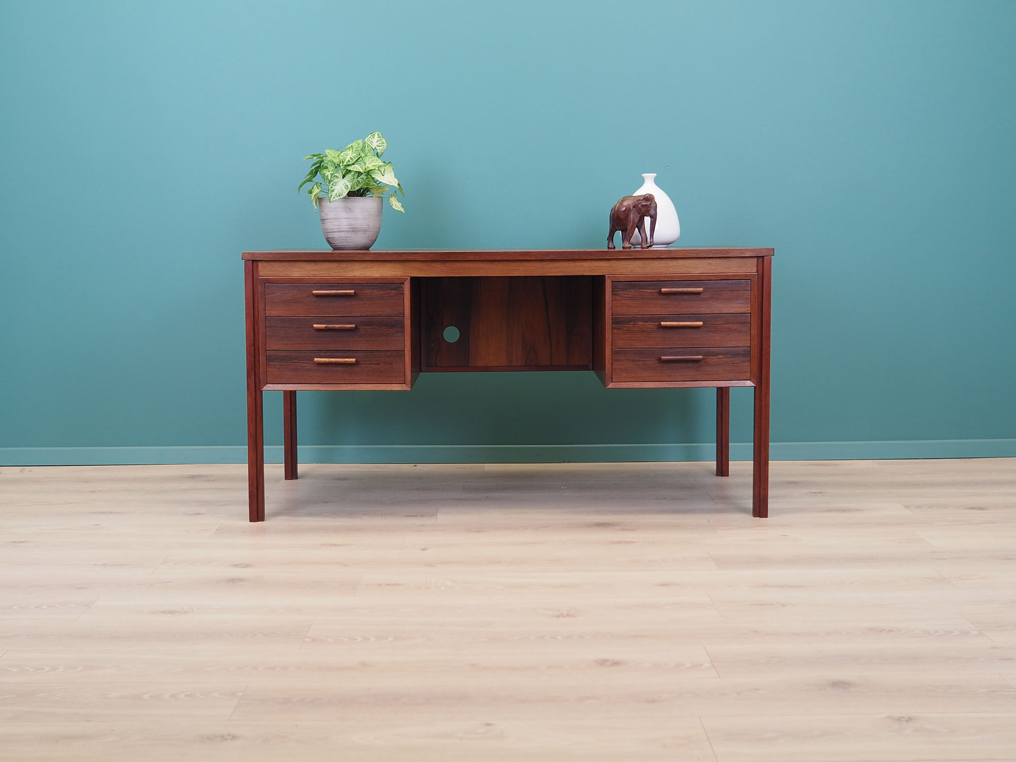 Rosewood desk, 70s, Danish design, made in Denmark