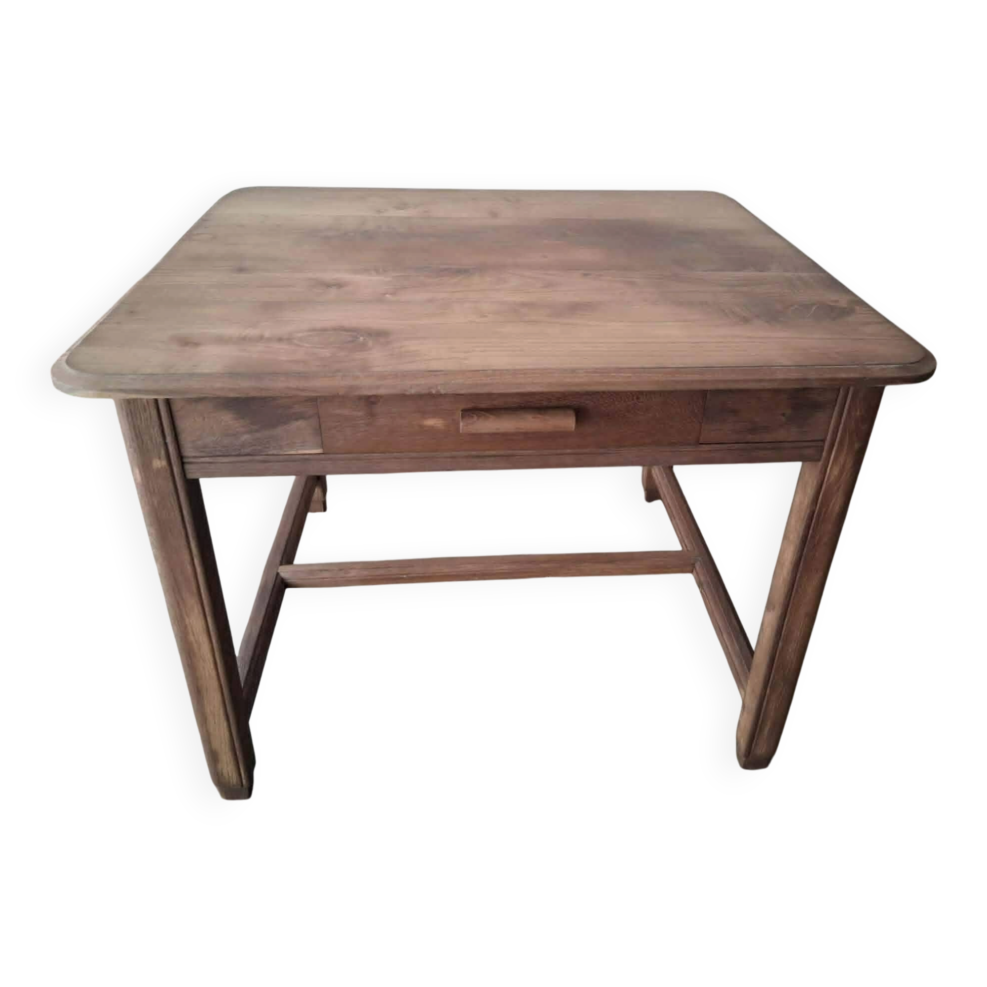 Square farmhouse table in solid oak.