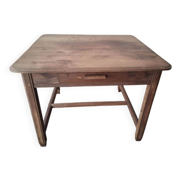 Square farmhouse table in solid oak.