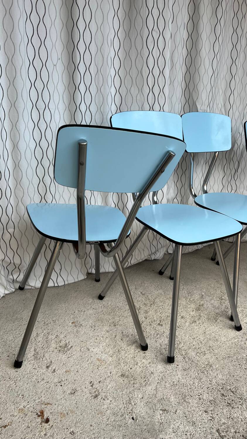 4 chaises en Formica bleu