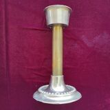 Hand candle holder with automatic candle winding