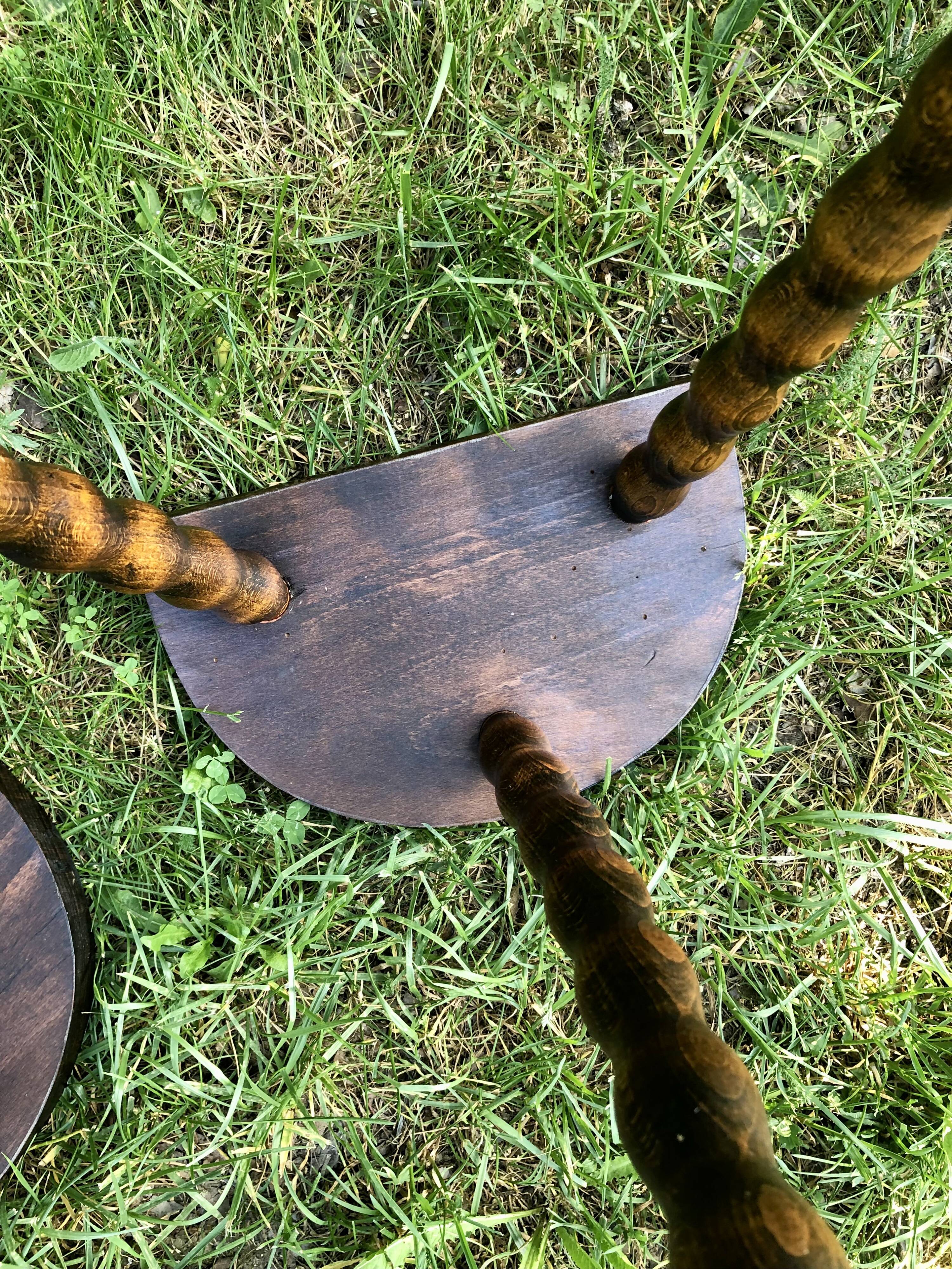 Duo half-moon tripod stools