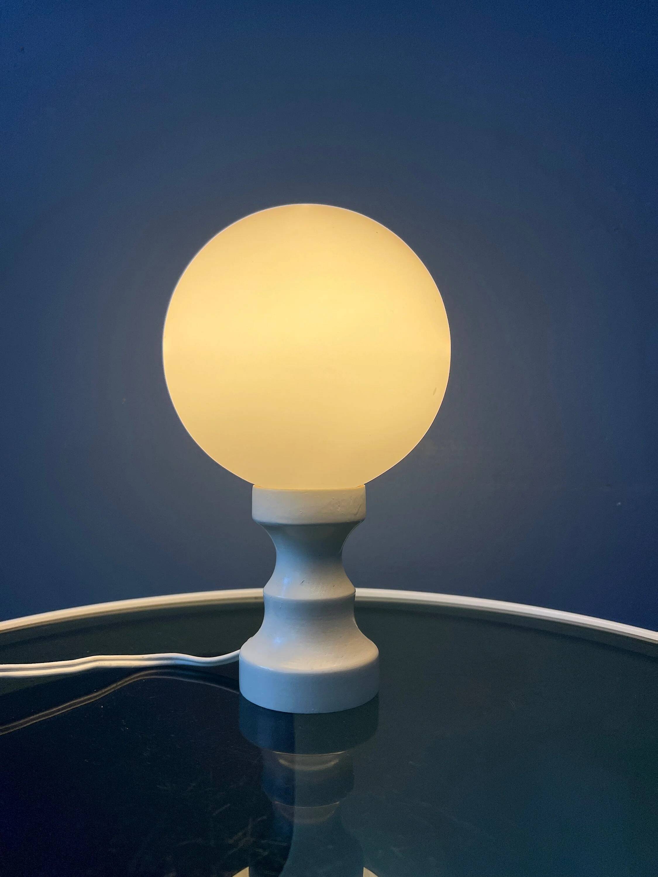 Lampe de table Space Age blanche en verre opalin