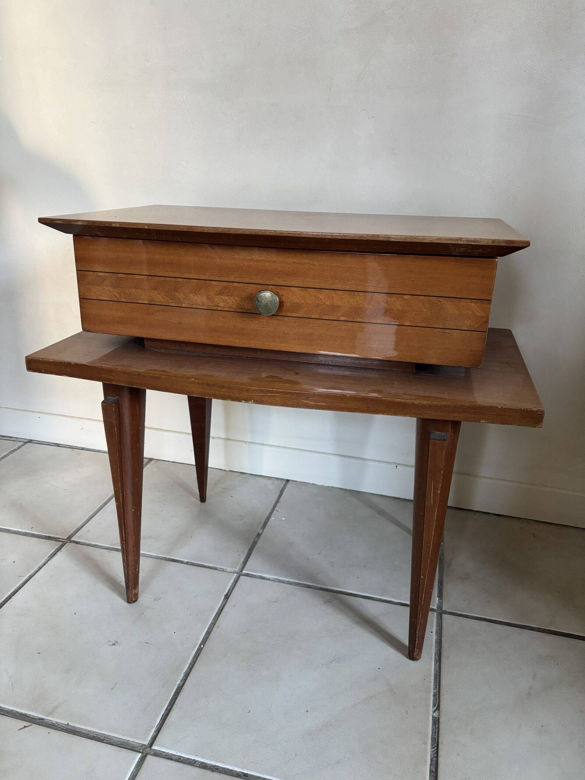 Table de Chevet en bois laqué