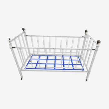 Children's bed in wrought iron and brass