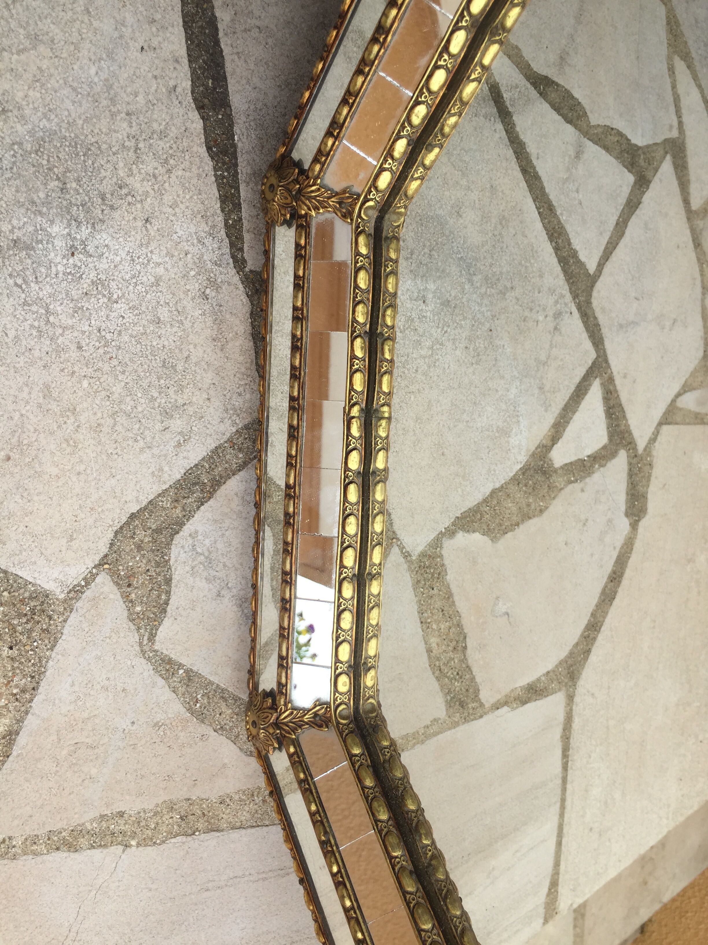 Antique mirror in gilded wood 85 x 59 cm