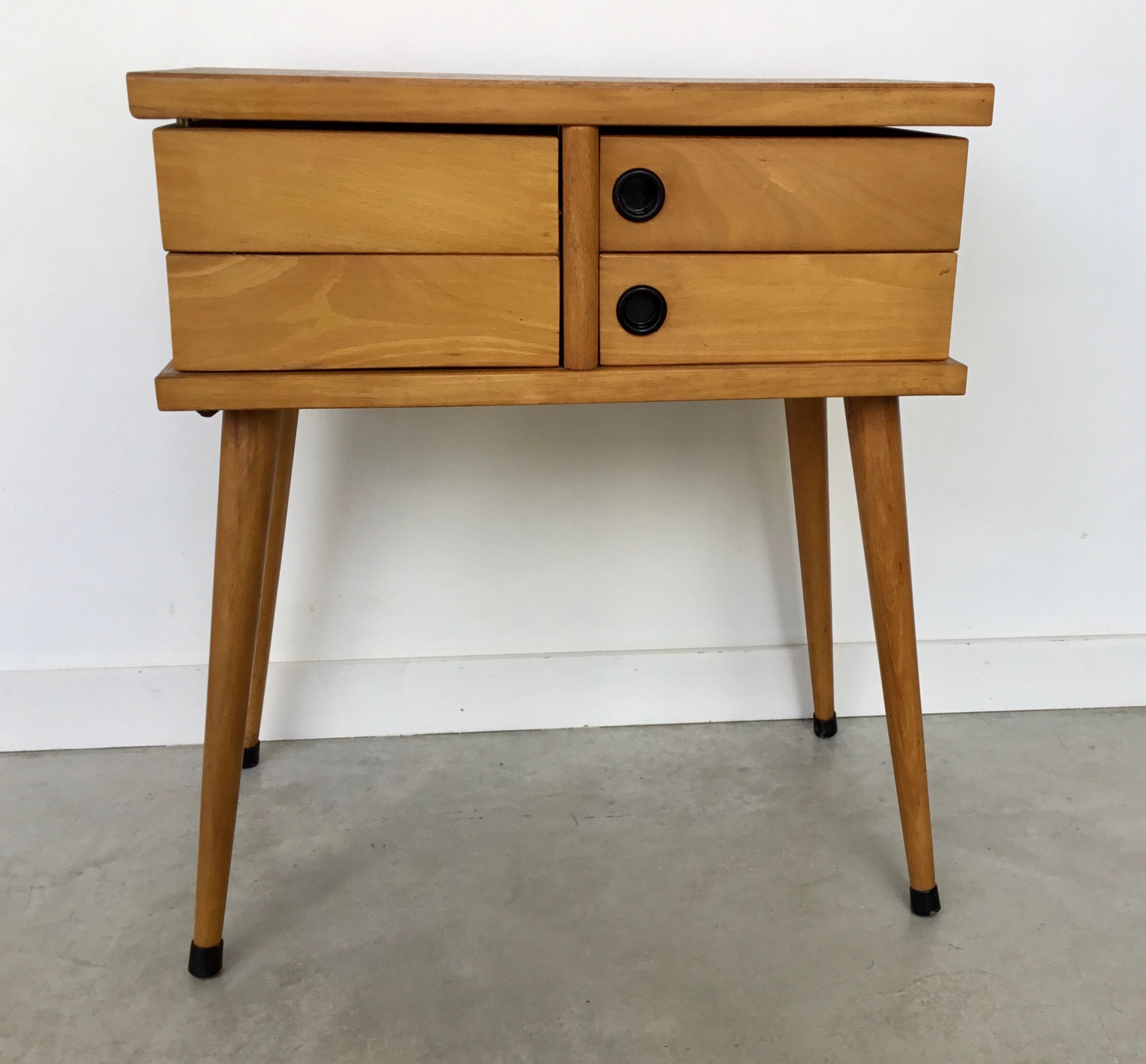 Vintage worker tapered feet with 4 swivel drawers - 1960