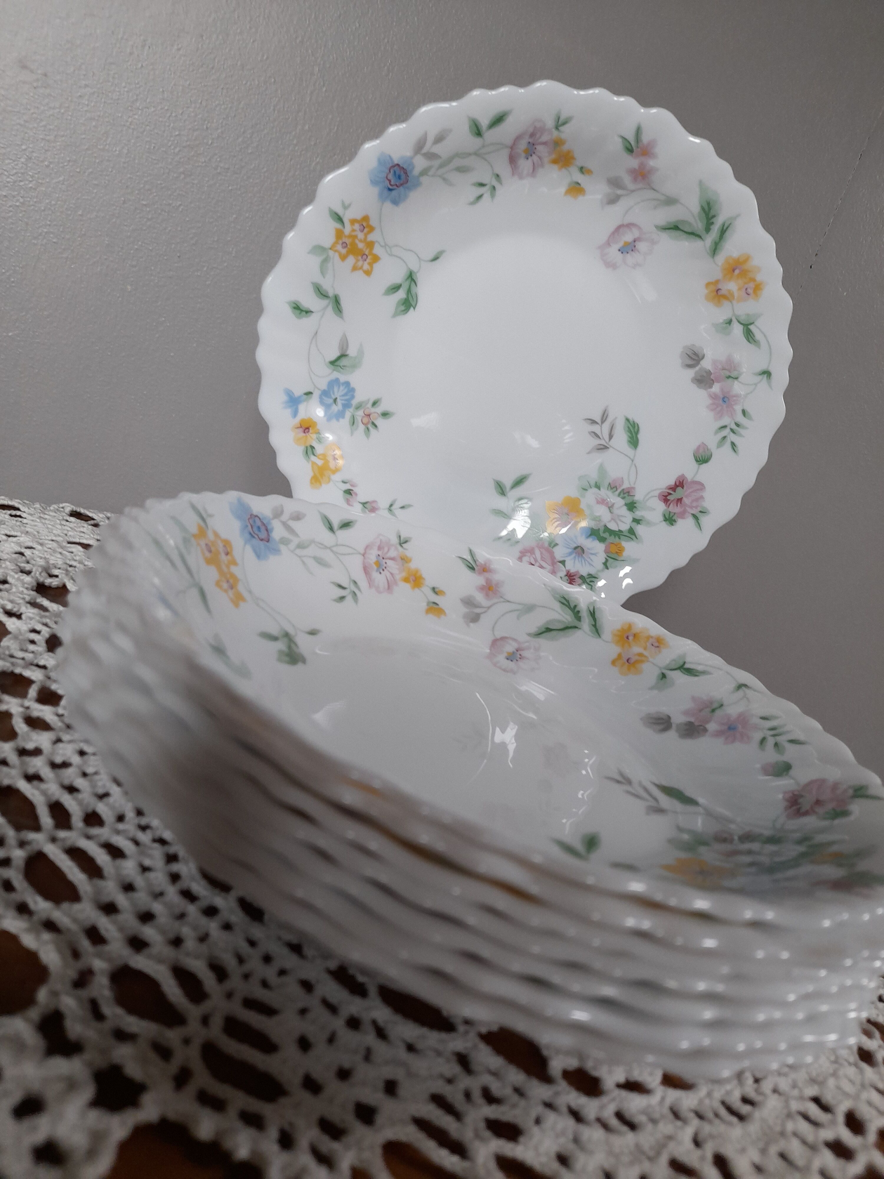 8 hollow plates flower pattern, festoon, model Hortense de Arcopal, vintage 1990