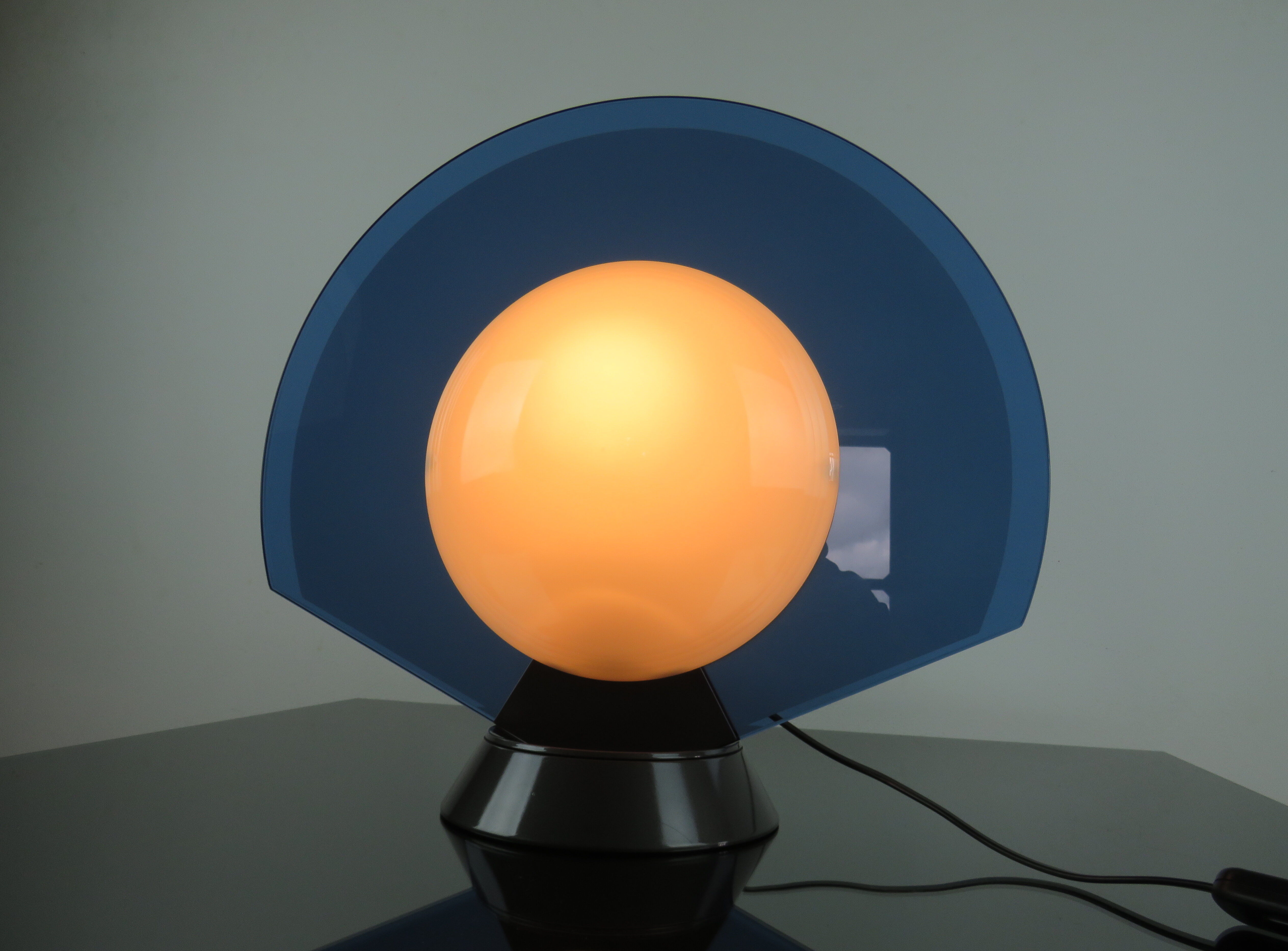 Arteluce mod turntable lamp. tikal 1555 designer pier giuseppe ramella (1985)