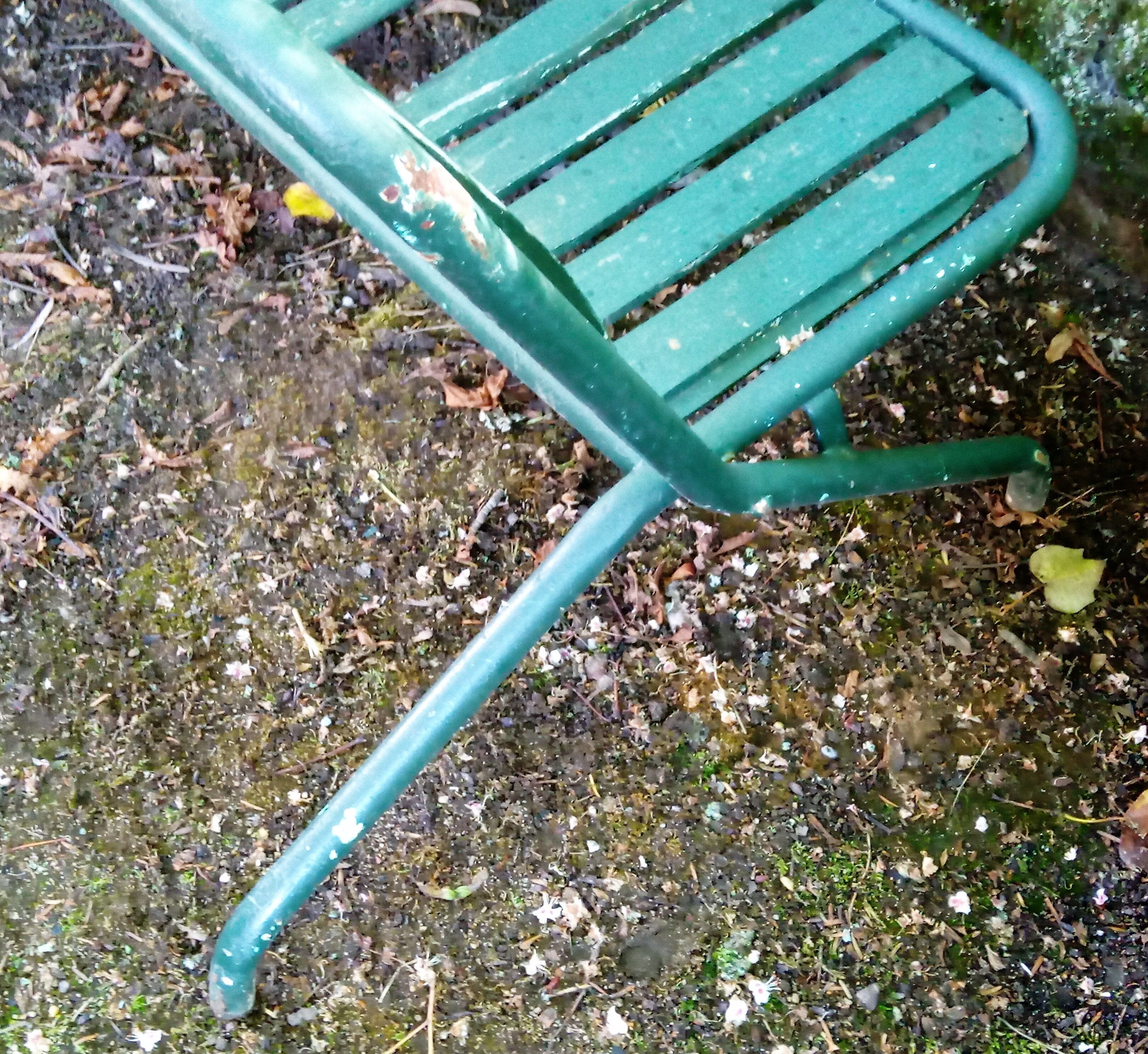 Folding garden bench