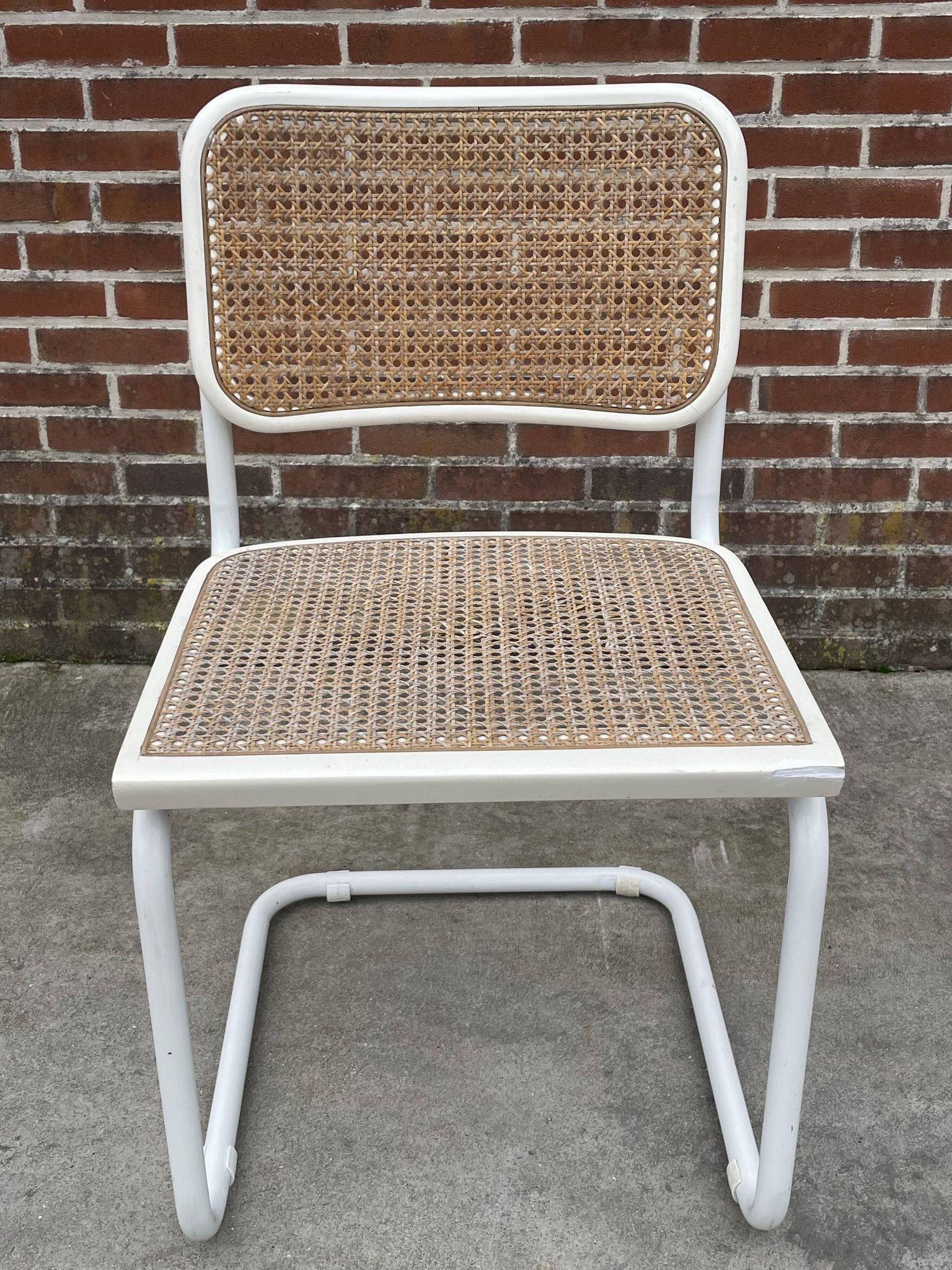 Set of 4 Cesca b32 model chairs in white by Marcel Breuer